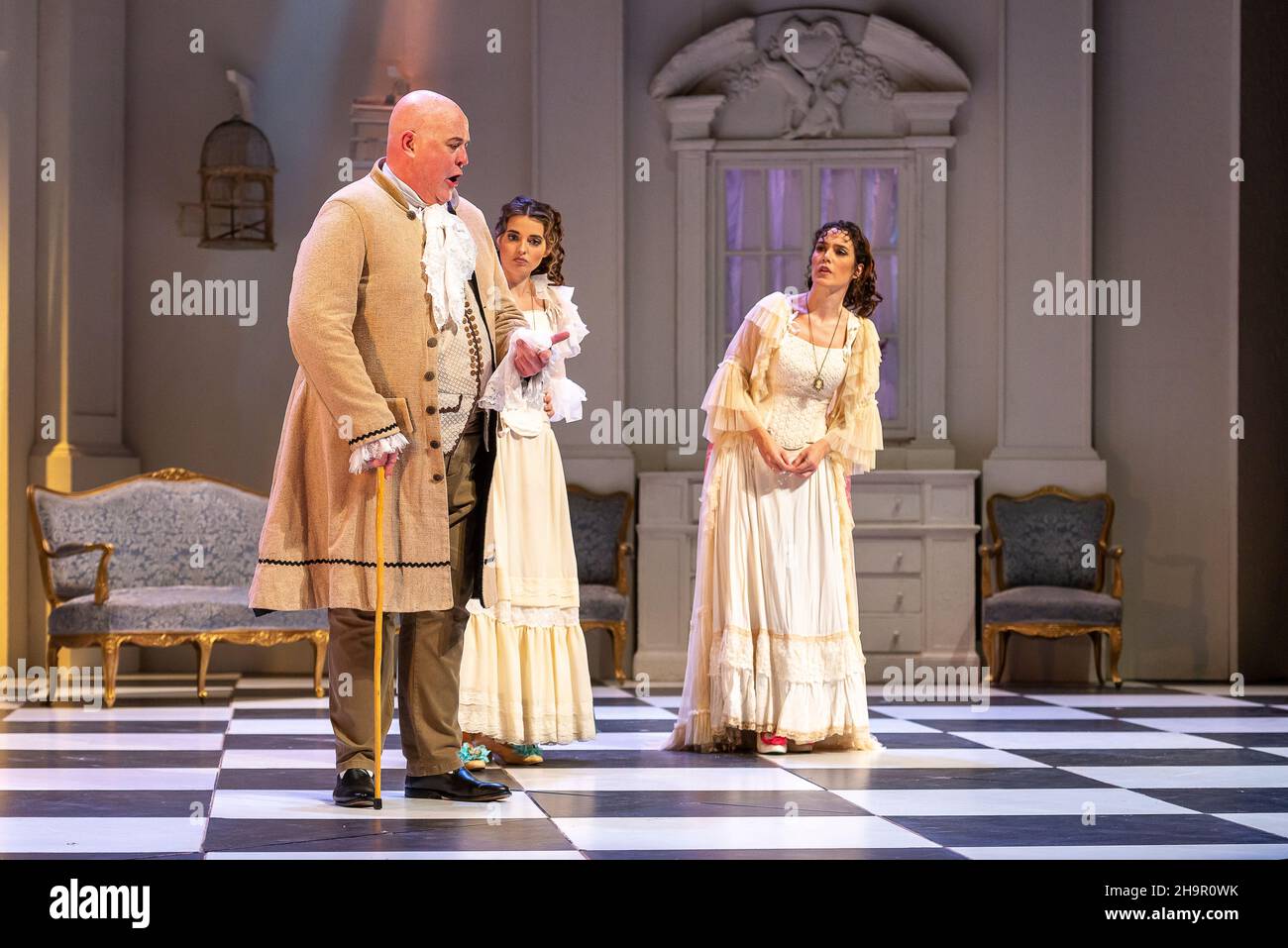 Generalprobe der Oper 'Cosi Fan Tutte' von Wolfgang Amadeus Mozart und Lorenzo Da Ponte, Auditorium Theater von Roquetas de Mar, Almeria, Spanien. Stockfoto