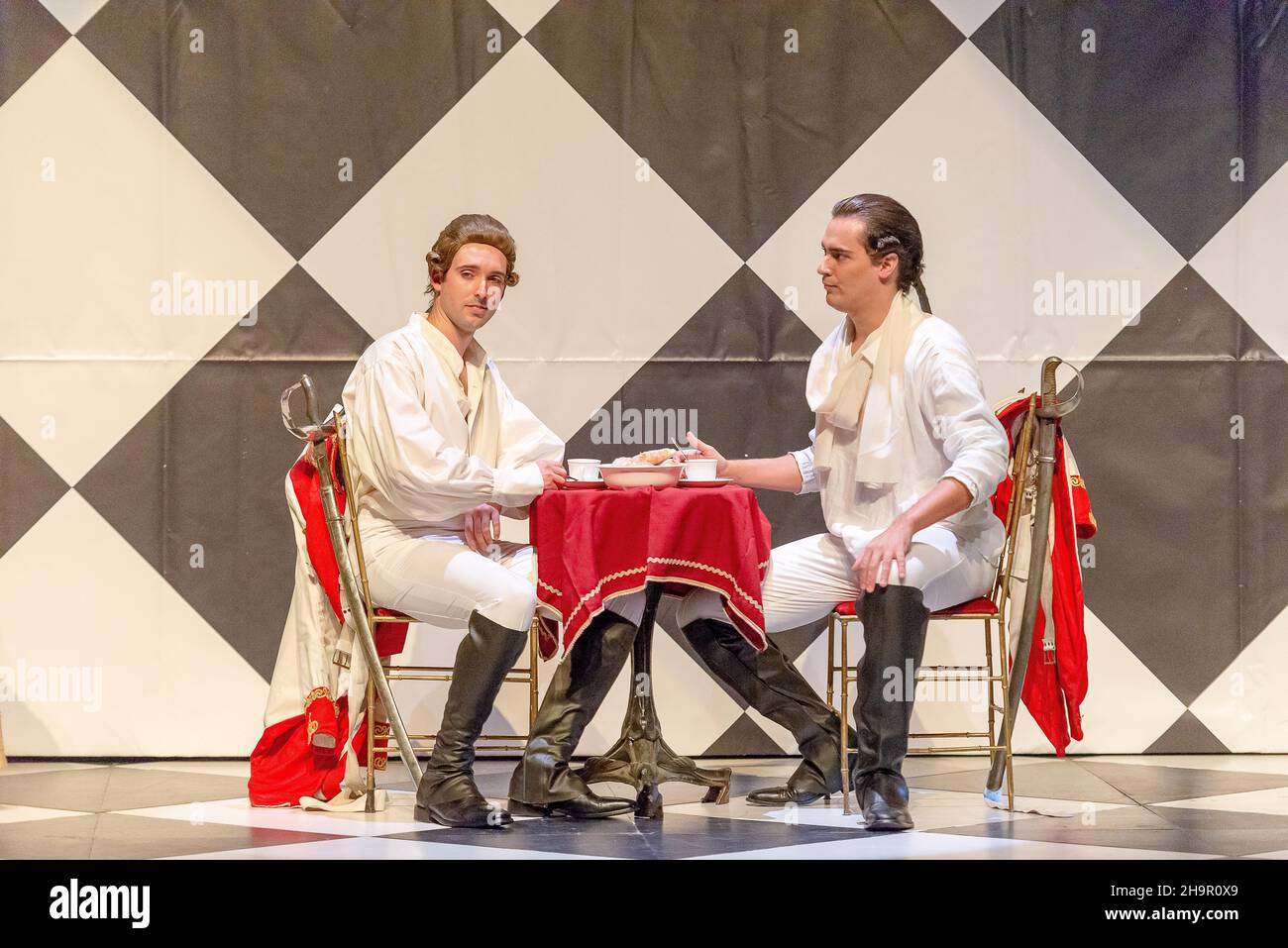 Generalprobe der Oper 'Cosi Fan Tutte' von Wolfgang Amadeus Mozart und Lorenzo Da Ponte, Auditorium Theater von Roquetas de Mar, Almeria, Spanien. Stockfoto