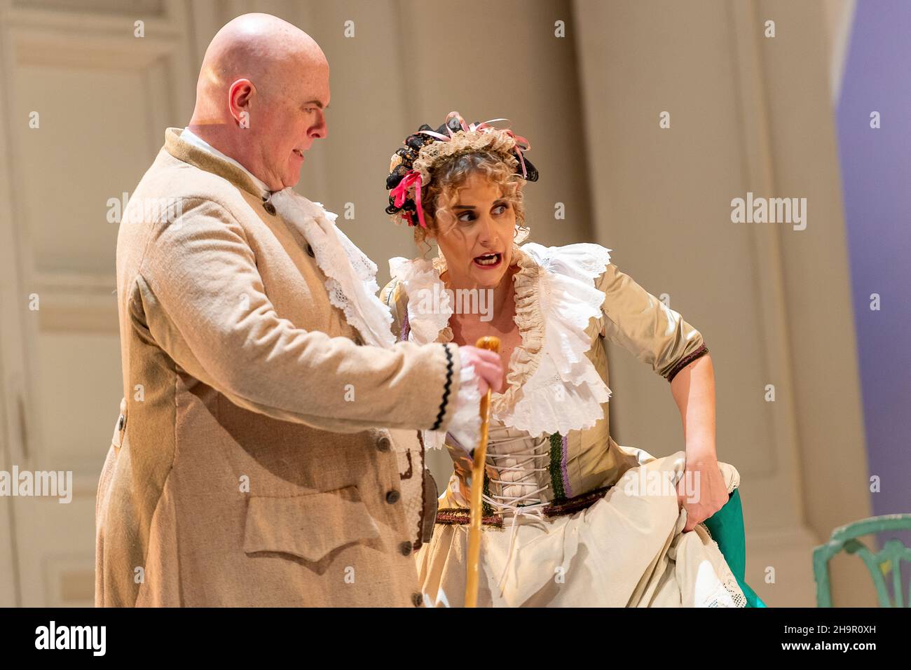 Generalprobe der Oper 'Cosi Fan Tutte' von Wolfgang Amadeus Mozart und Lorenzo Da Ponte, Auditorium Theater von Roquetas de Mar, Almeria, Spanien. Stockfoto