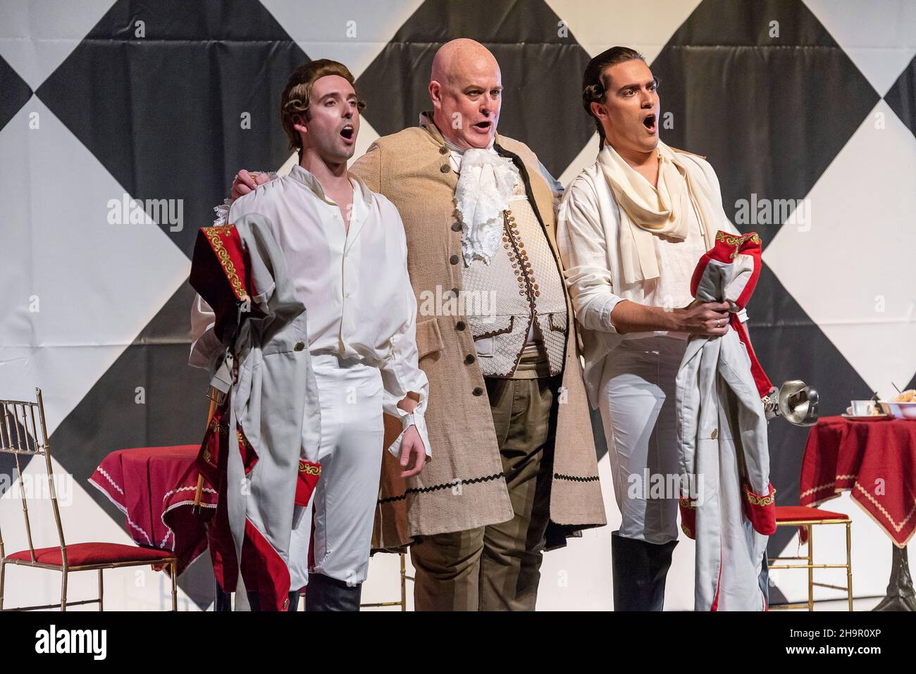 Generalprobe der Oper 'Cosi Fan Tutte' von Wolfgang Amadeus Mozart und Lorenzo Da Ponte, Auditorium Theater von Roquetas de Mar, Almeria, Spanien. Stockfoto
