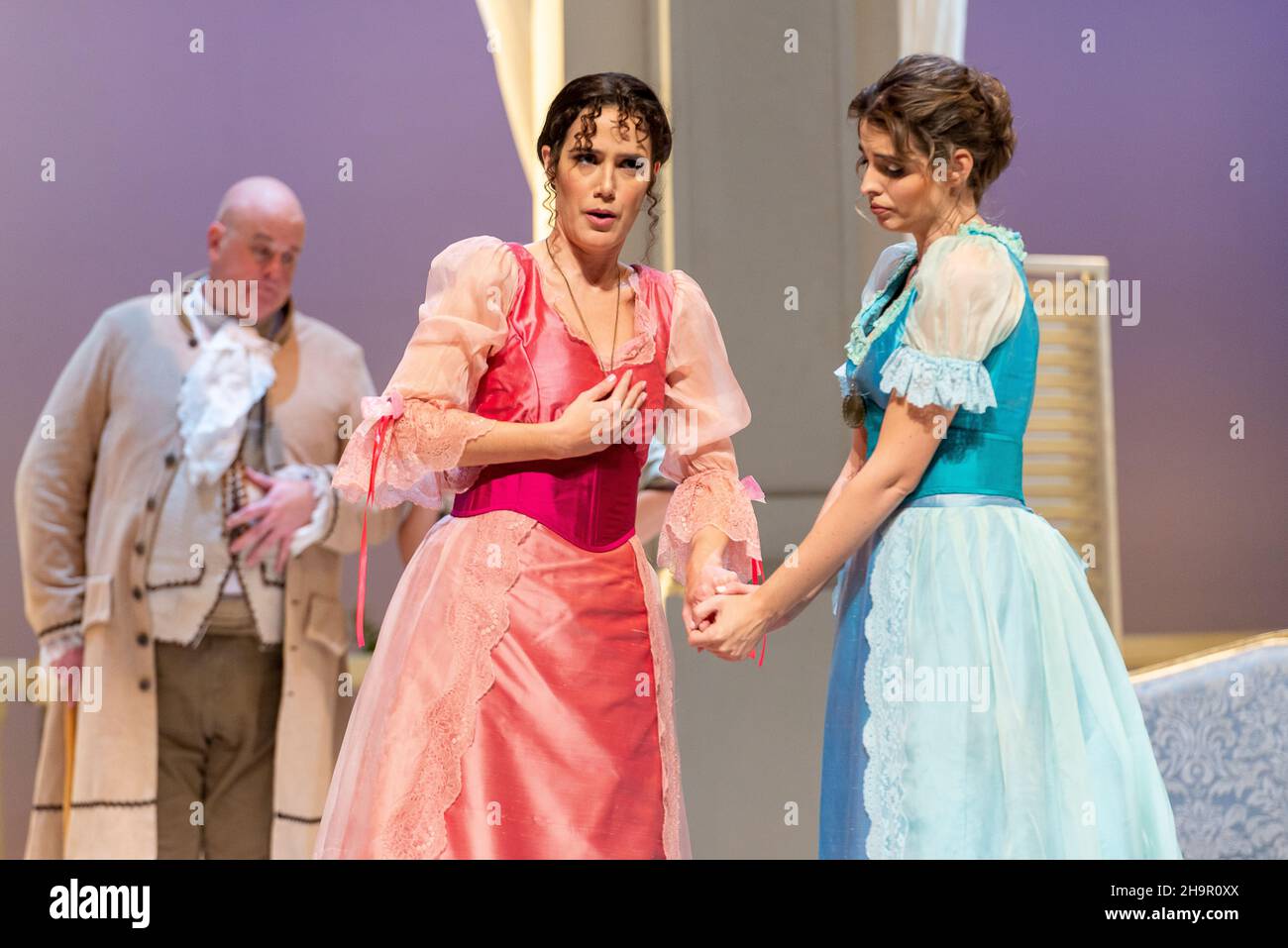 Generalprobe der Oper 'Cosi Fan Tutte' von Wolfgang Amadeus Mozart und Lorenzo Da Ponte, Auditorium Theater von Roquetas de Mar, Almeria, Spanien. Stockfoto