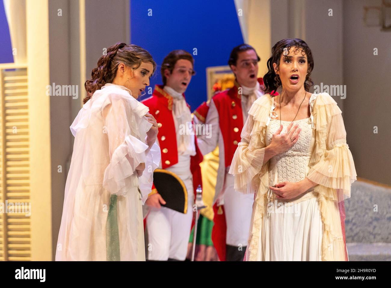 Generalprobe der Oper 'Cosi Fan Tutte' von Wolfgang Amadeus Mozart und Lorenzo Da Ponte, Auditorium Theater von Roquetas de Mar, Almeria, Spanien. Stockfoto