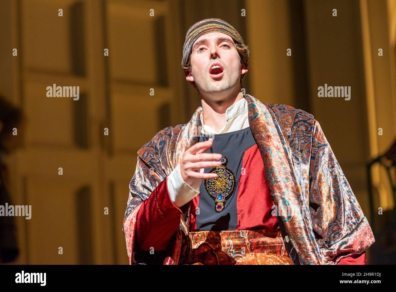 Generalprobe der Oper 'Cosi Fan Tutte' von Wolfgang Amadeus Mozart und Lorenzo Da Ponte, Auditorium Theater von Roquetas de Mar, Almeria, Spanien. Stockfoto