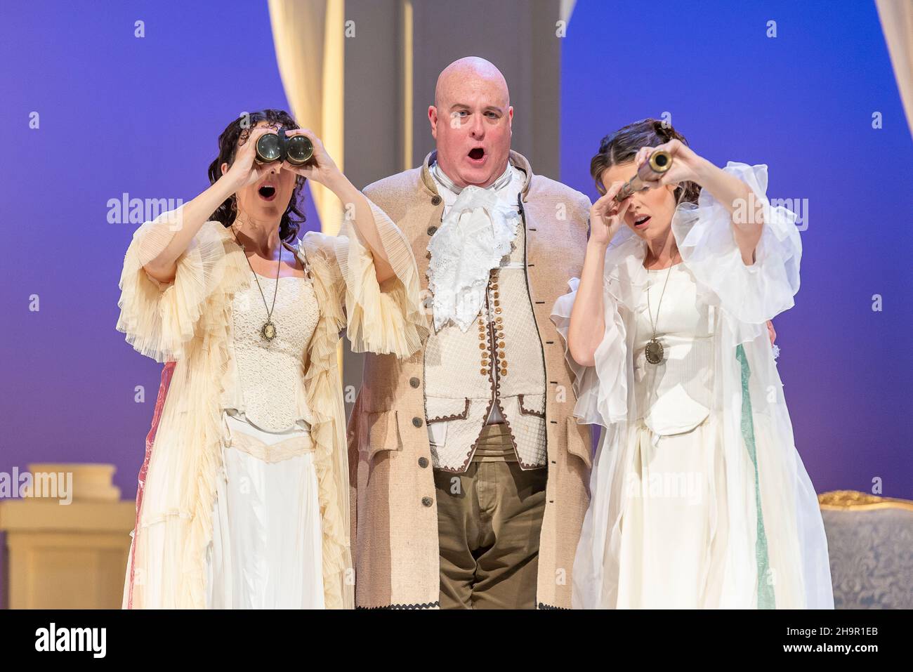 Generalprobe der Oper 'Cosi Fan Tutte' von Wolfgang Amadeus Mozart und Lorenzo Da Ponte, Auditorium Theater von Roquetas de Mar, Almeria, Spanien. Stockfoto