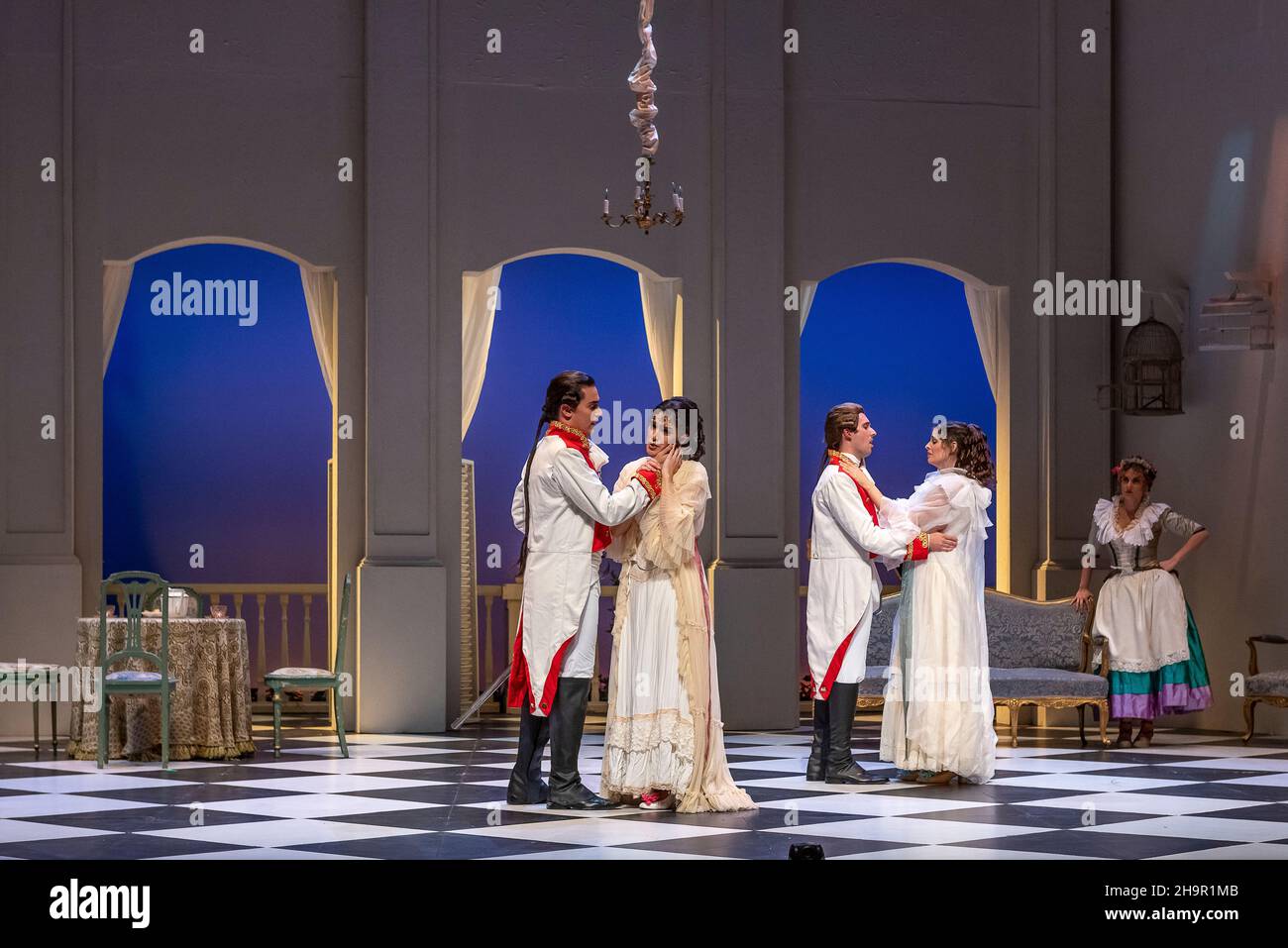 Generalprobe der Oper 'Cosi Fan Tutte' von Wolfgang Amadeus Mozart und Lorenzo Da Ponte, Auditorium Theater von Roquetas de Mar, Almeria, Spanien. Stockfoto