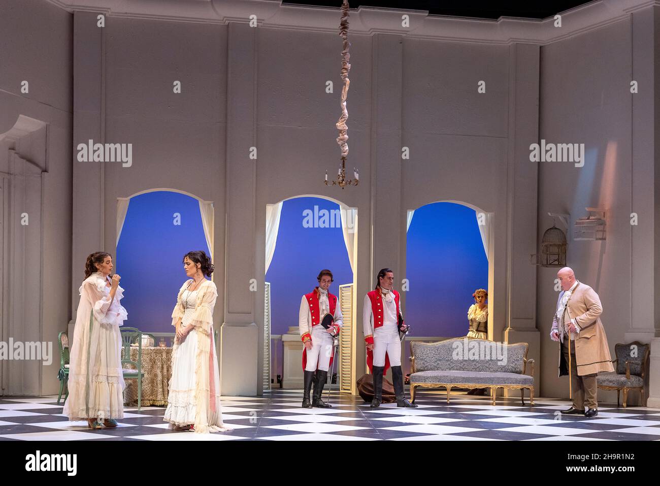 Generalprobe der Oper 'Cosi Fan Tutte' von Wolfgang Amadeus Mozart und Lorenzo Da Ponte, Auditorium Theater von Roquetas de Mar, Almeria, Spanien. Stockfoto