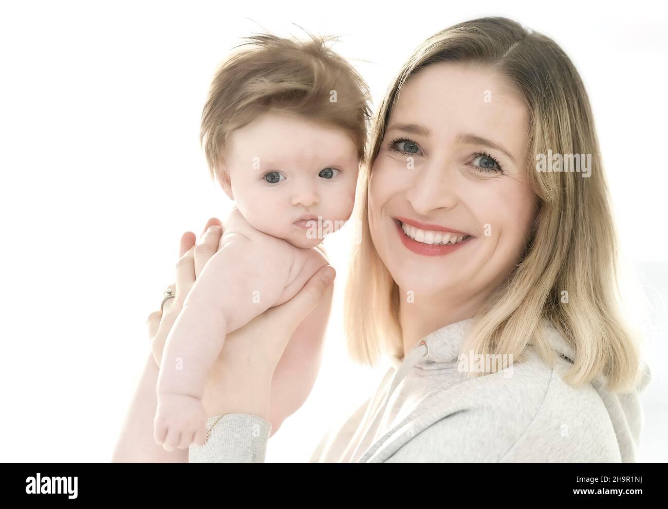 Mutter mit Kleinkind, Mädchen, 3 Monate, Baden-Württemberg, Deutschland Stockfoto
