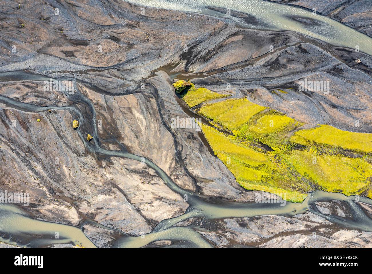 Gletscherfluss von oben, Luftaufnahme, schlängelnde Flussarme, wilde Natur, isländische Highlands, Pakgil, Suourland, Island Stockfoto