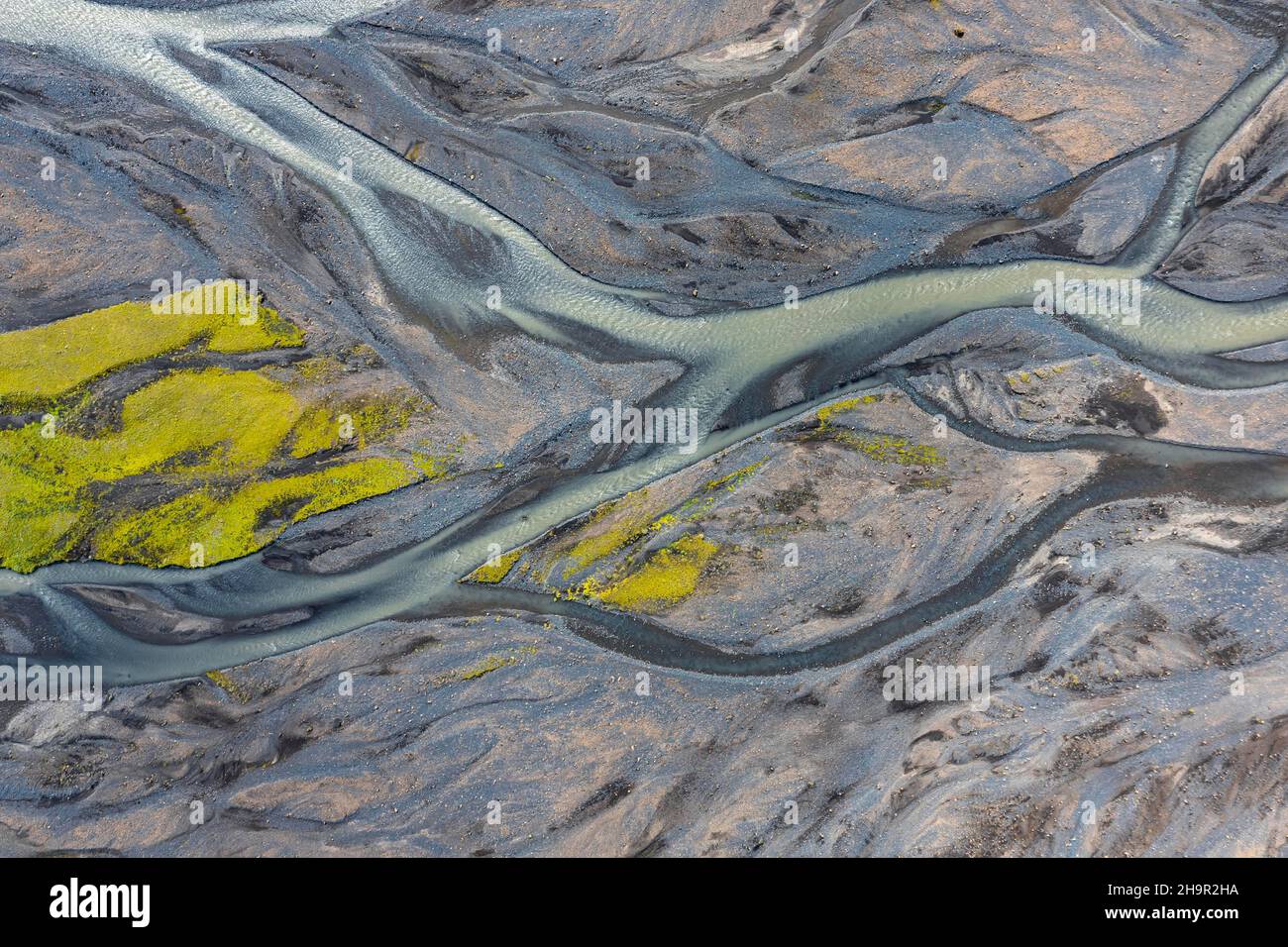 Gletscherfluss von oben, Luftaufnahme, schlängelnde Flussarme, wilde Natur, isländische Highlands, Pakgil, Suourland, Island Stockfoto