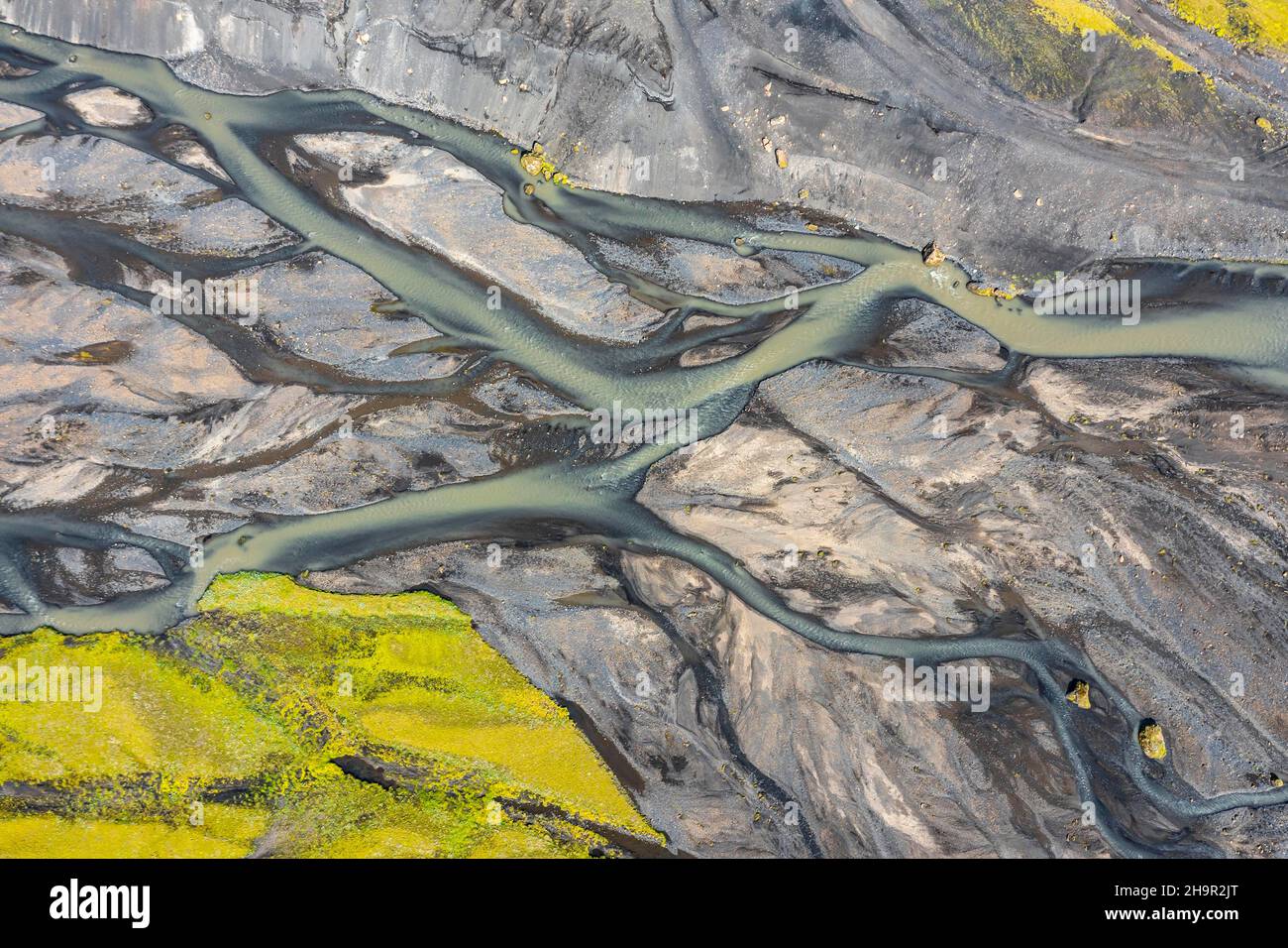 Gletscherfluss von oben, Luftaufnahme, schlängelnde Flussarme, wilde Natur, isländische Highlands, Pakgil, Suourland, Island Stockfoto