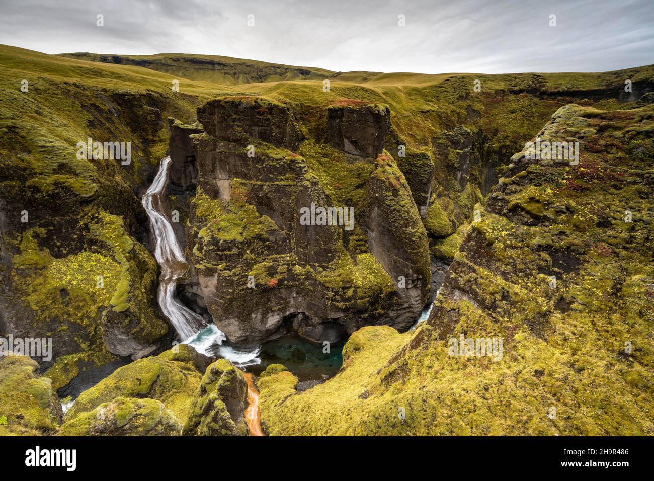 Fjäorargljufur Canyon, Fjädrargljufur, Wasserfall, tiefe Schlucht, in der Nähe von Kirkjubaejarklaustur, Südisland, Island Stockfoto