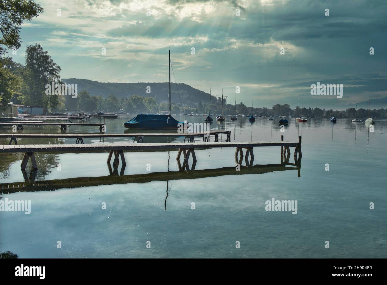 Deutschland, Deutschland, Bayern, Bayern, Wörthsee, Wasser, Wasser, Boot, Boot, Steg, Brücke, Stockfoto