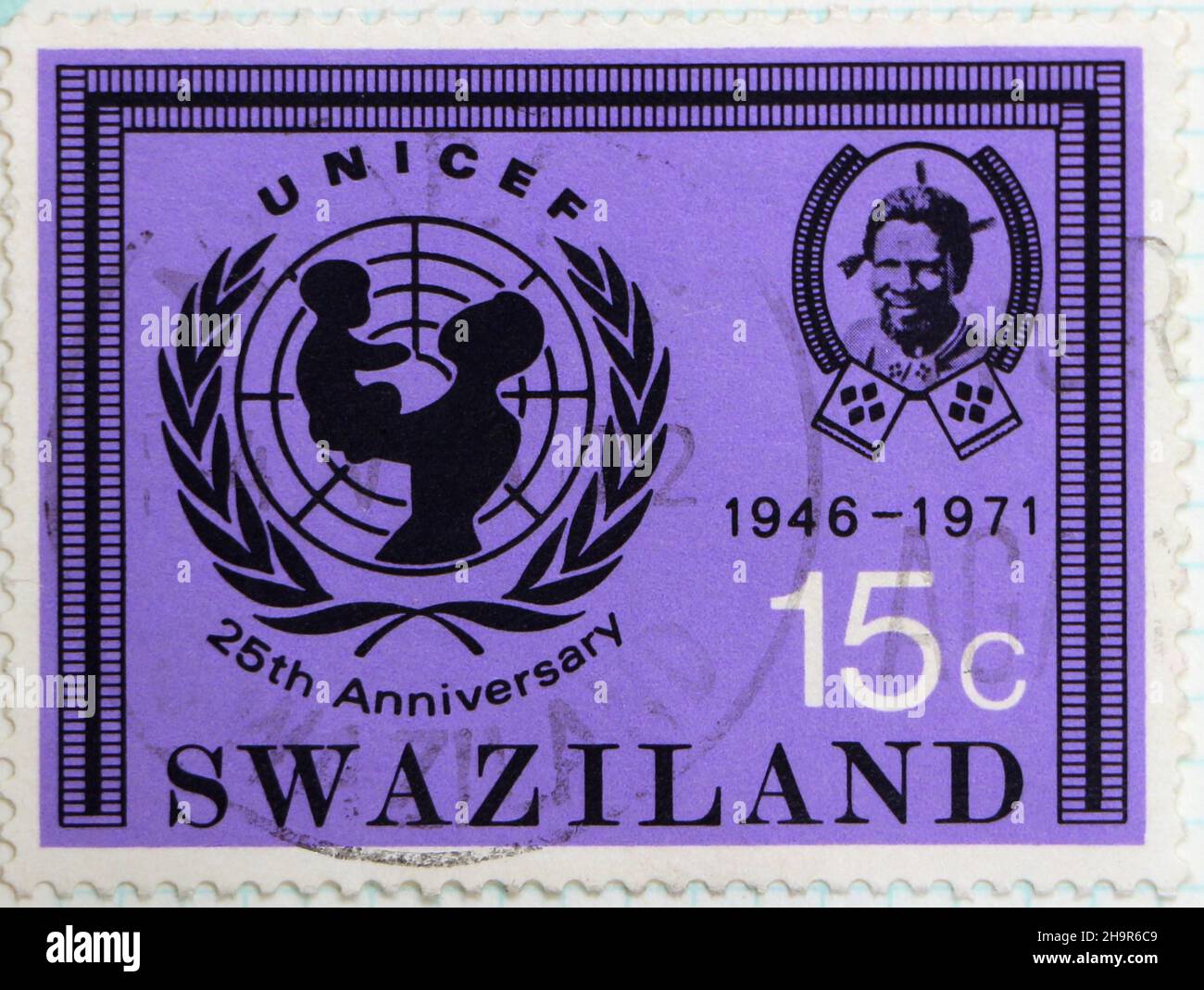 15C lila Briefmarke zum Gedenken an 25 Jahre UNICEF Swasiland Stockfoto