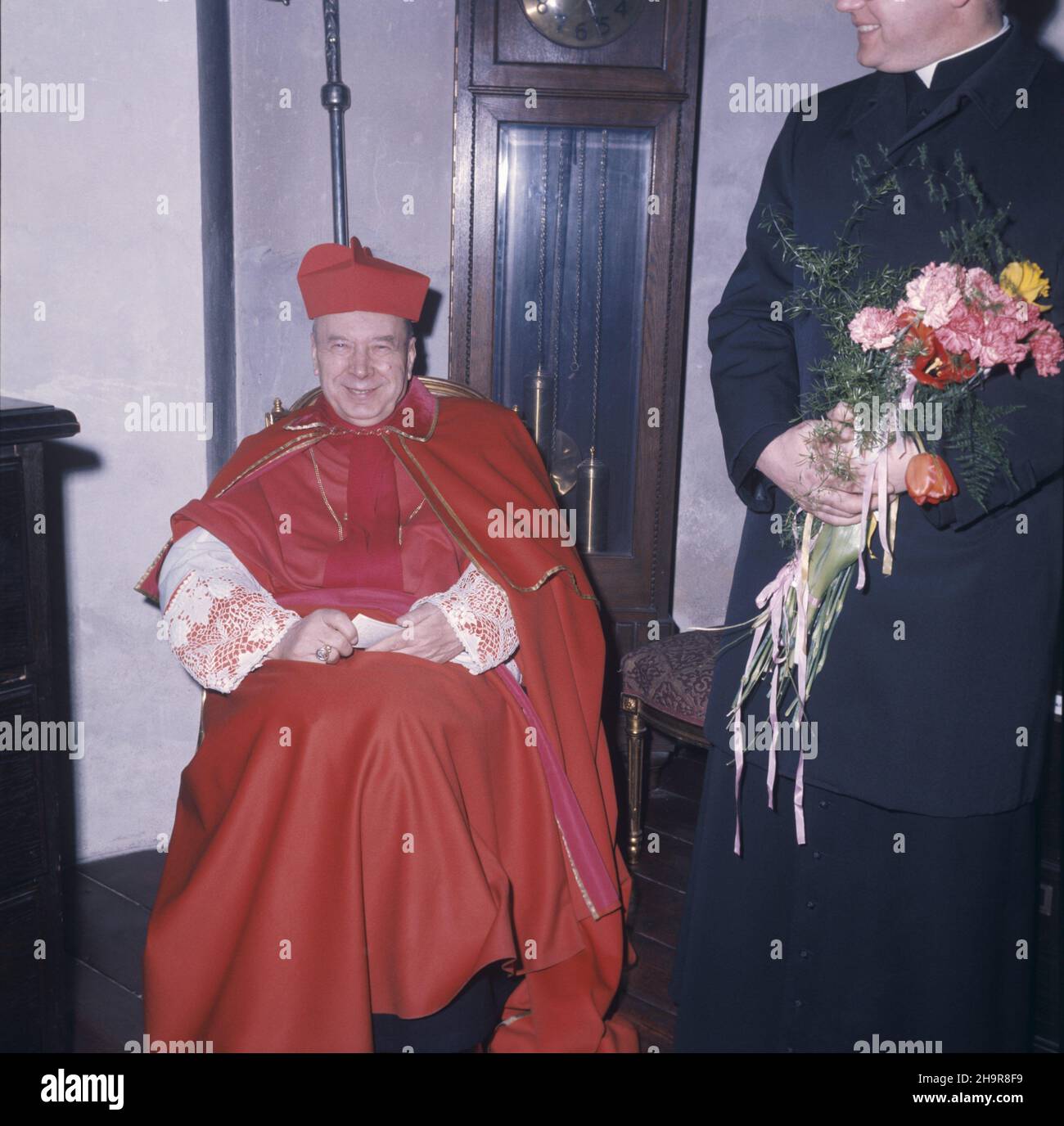 Warszawa 1975. Prymas Polski i metropolita warszawski kardyna³ Stefan Wyszyñski w archikatedrze pw. œw. Jana Chrzciciela. mta PAP/Andrzej Kossobudzki Or³owski Dok³adny miesi¹c i dzieñ wydarzenia nieustalone. Warschau 1975. Primas von Polen und Metropolit von Warschau, Kardinal Stefan Wyszynski, in der Kathedrale St. Johannes des Täufers. mta PAP/Andrzej Kossobudzki Orlowski Genaues Datum unbekannt. Stockfoto