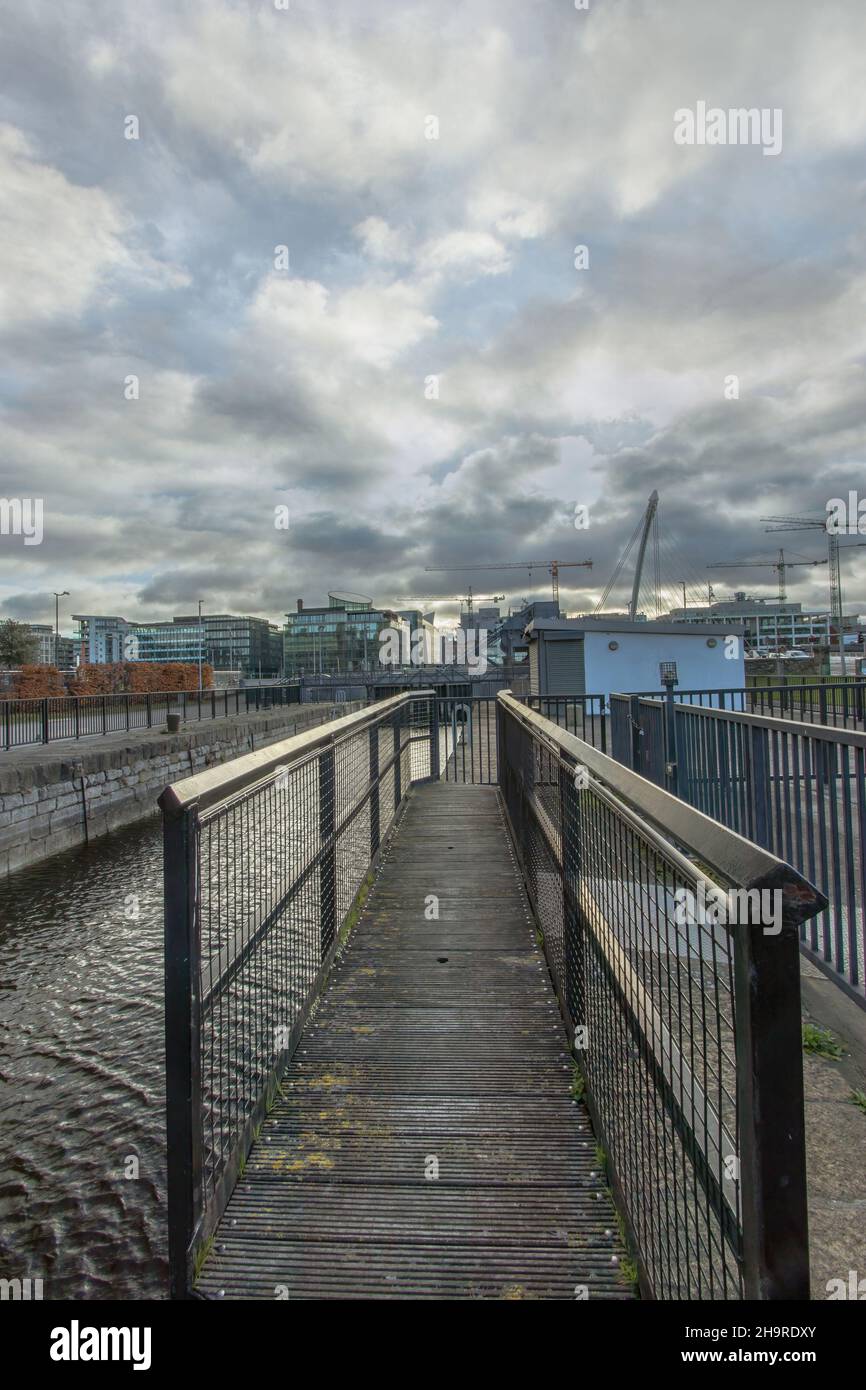 Docklands, Royal Canal Area, River Shannon, Docks und Schleusen am Royal Canal, Royal Canal Waterway, altes Ingenieurswunder, Stadt- und Straßenfotografie Stockfoto