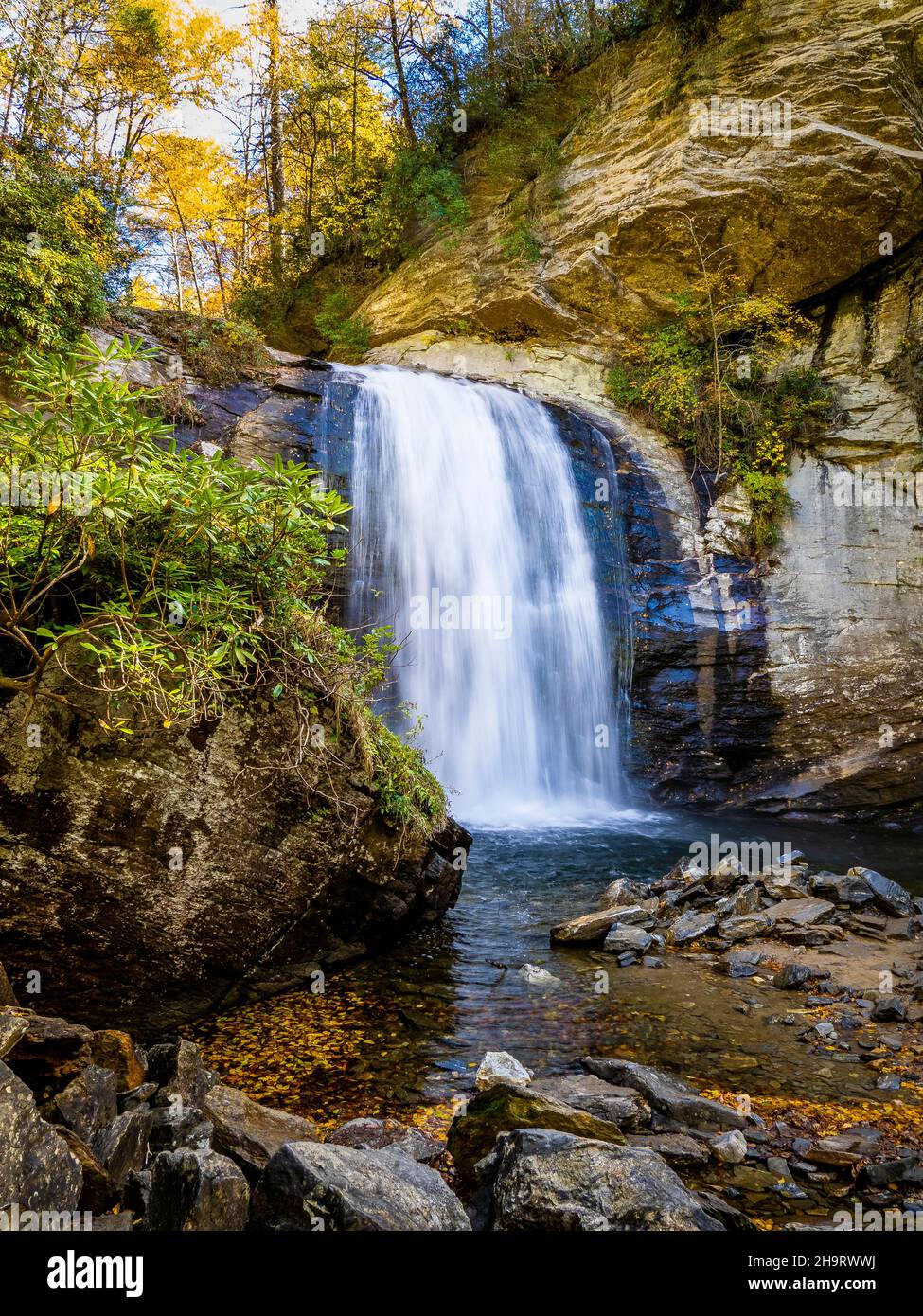 60 m lange Looking Glass Falls im Pisgah National Forest entlang der Forest Heritage Scenic Byway in Brevard North Carolina USA Stockfoto