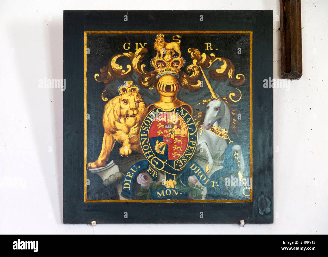 König George IV. Königliches Wappen mit Löwe und Einhorn, Nettlestead Kirche, Suffolk, England, Großbritannien - Dieu und Mon Droit Stockfoto
