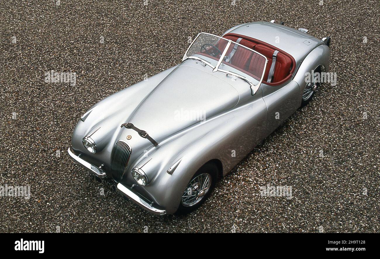 1954 Jaguar XK120 Fahren auf dem Dundrod TT Grob Nordirland 1994 Stockfoto