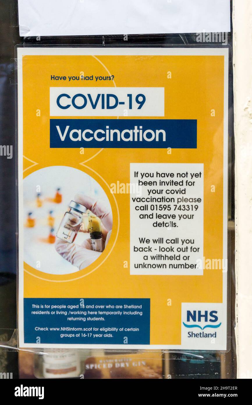 Covid-19-Impfplakat von NHS Shetland. Stockfoto