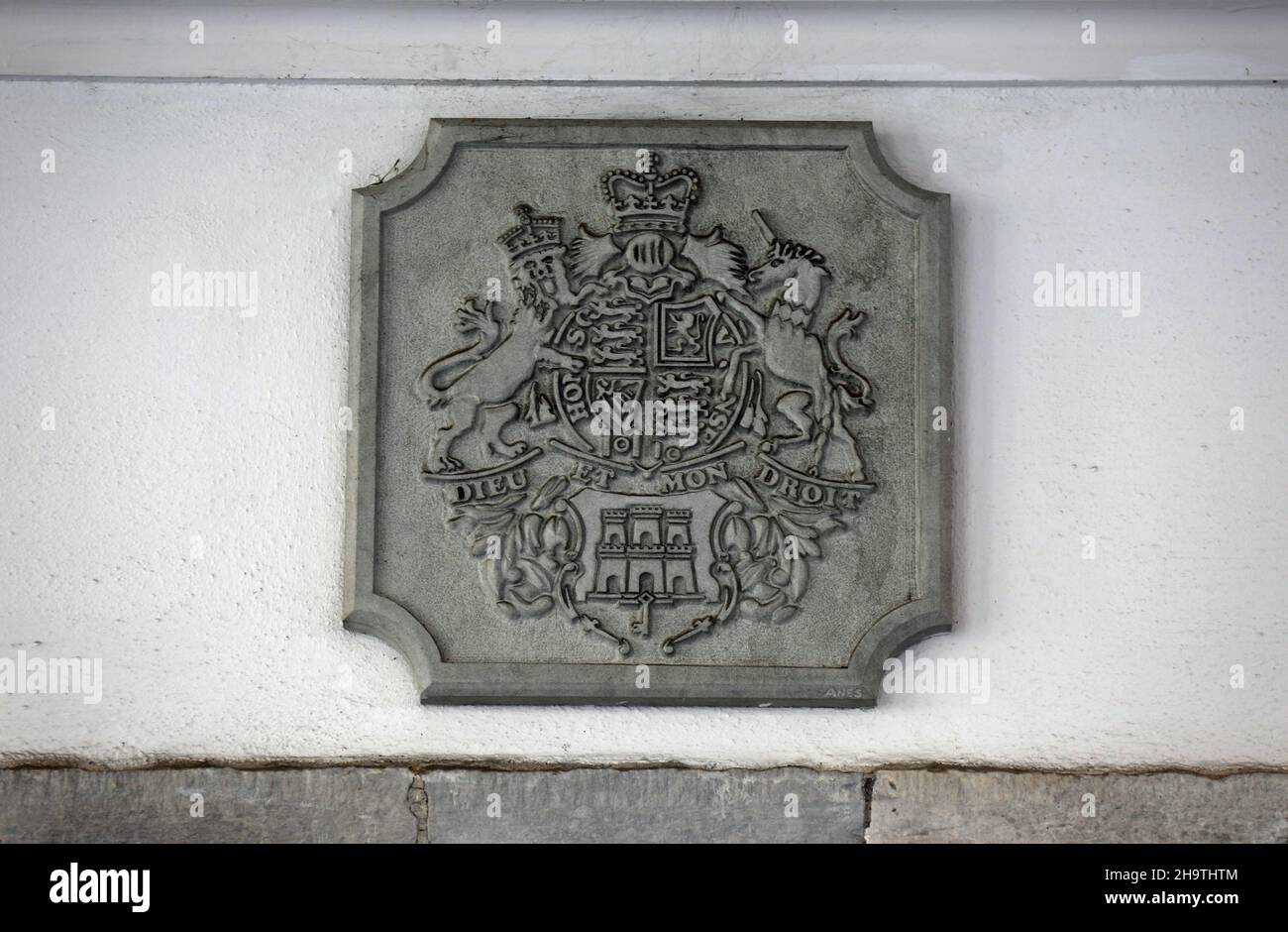 Wappen auf dem Wachhaus des Klosters in Gibraltar Stockfoto