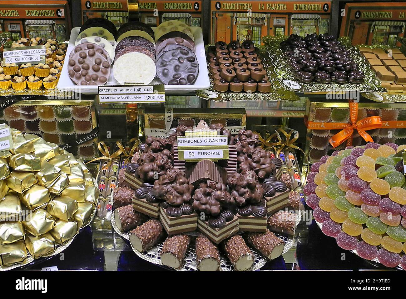 Schokolade und Süßigkeiten in einem Geschäft, Spanien, Balearen, Mallorca Stockfoto