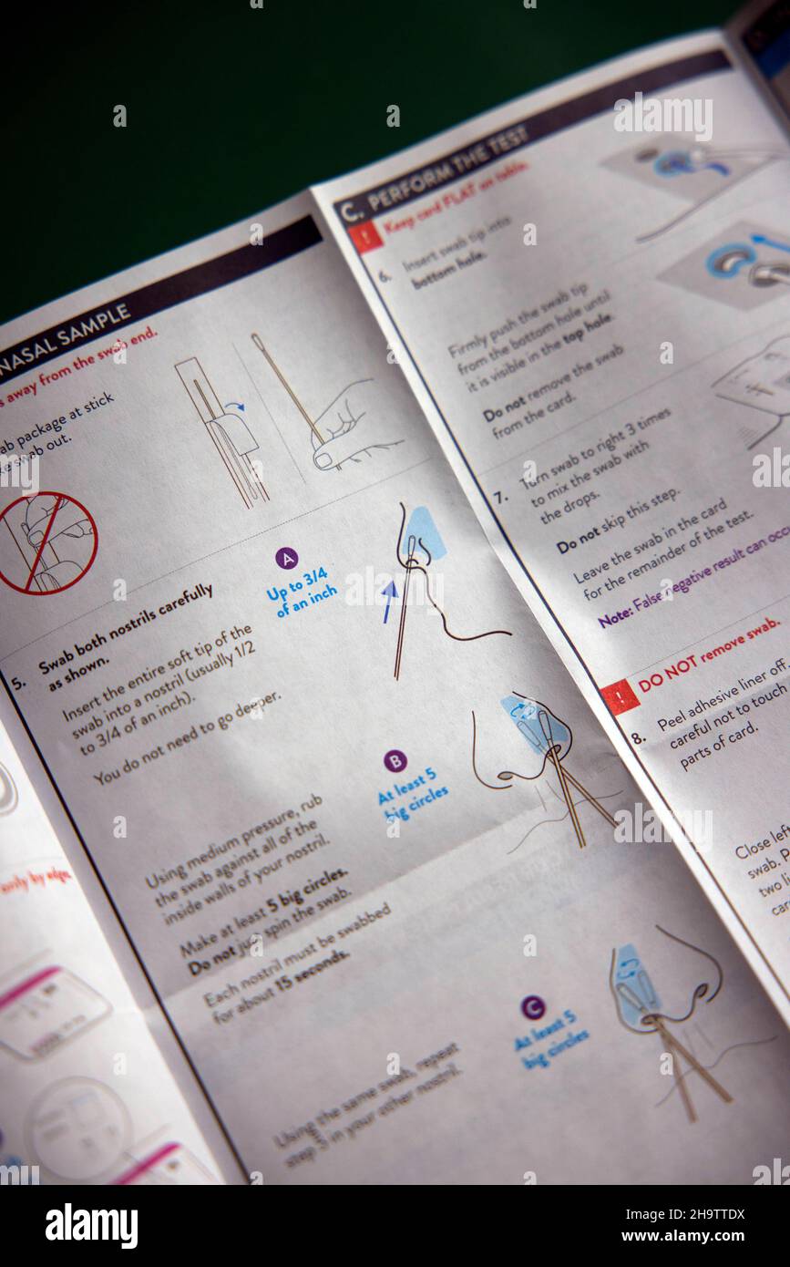 Ansicht der gedruckten Anweisungen aus einer Abbott-Testbox für den schnellen Covid-19-Test zu Hause, New York City, NY 10031, USA, 8. Januar 2021. Stockfoto