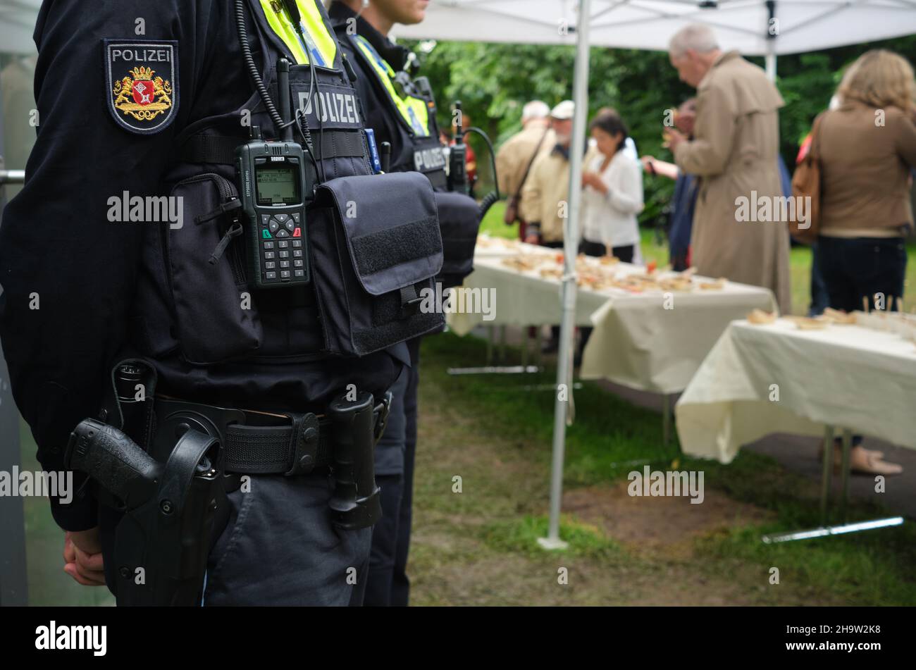 '29.08.2021, Deutschland, Bremen, Bremen - Polizeischutz bei der Veranstaltung der Jüdischen Gemeinde in Bremen.. 00A210829D0001CAROEX.JPG [MODELLVERSION: NEIN, Stockfoto