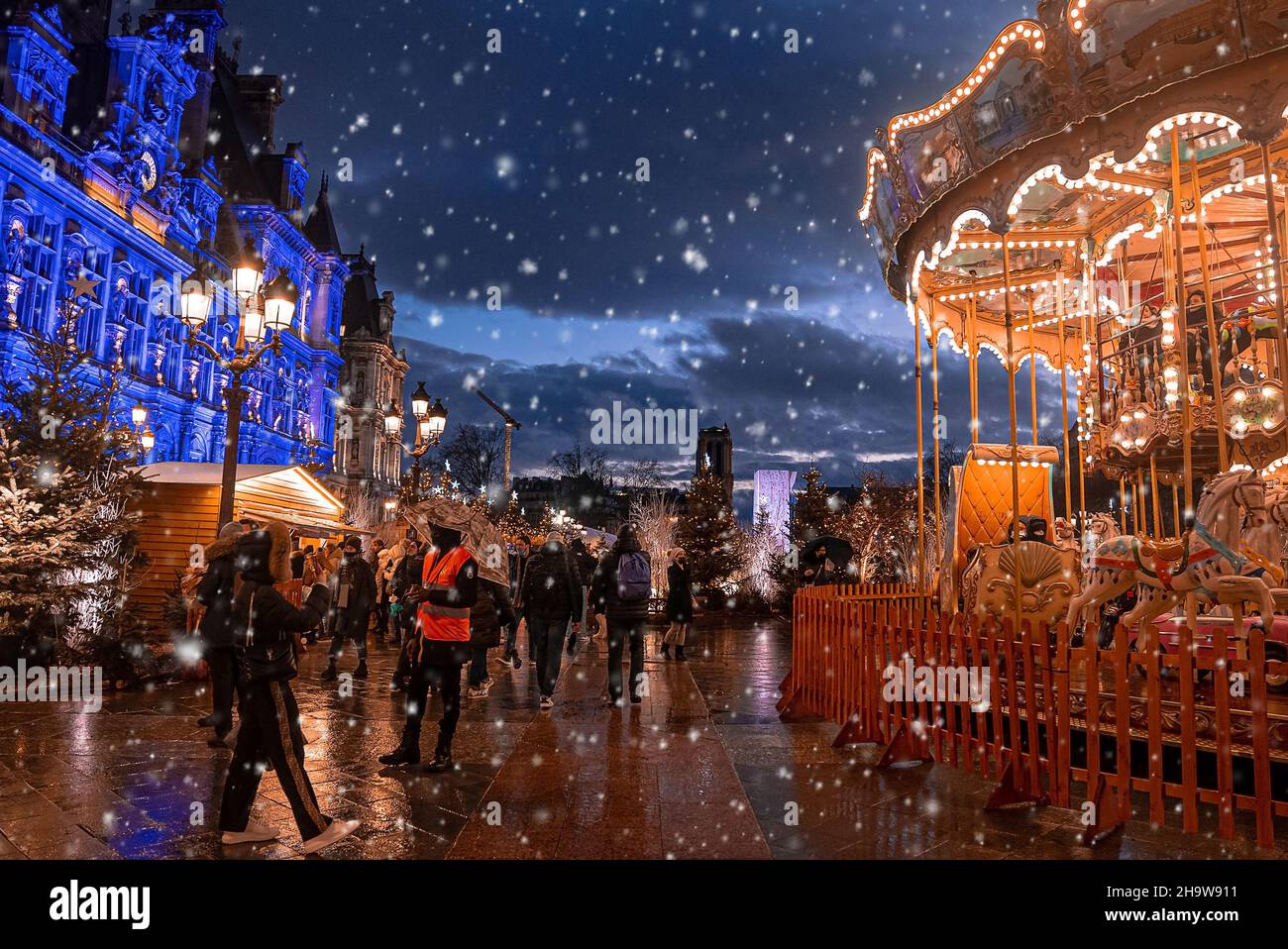 Magischer Weihnachtsmarkt in Paris, Frankreich. Wir feiern Silvester. Stockfoto