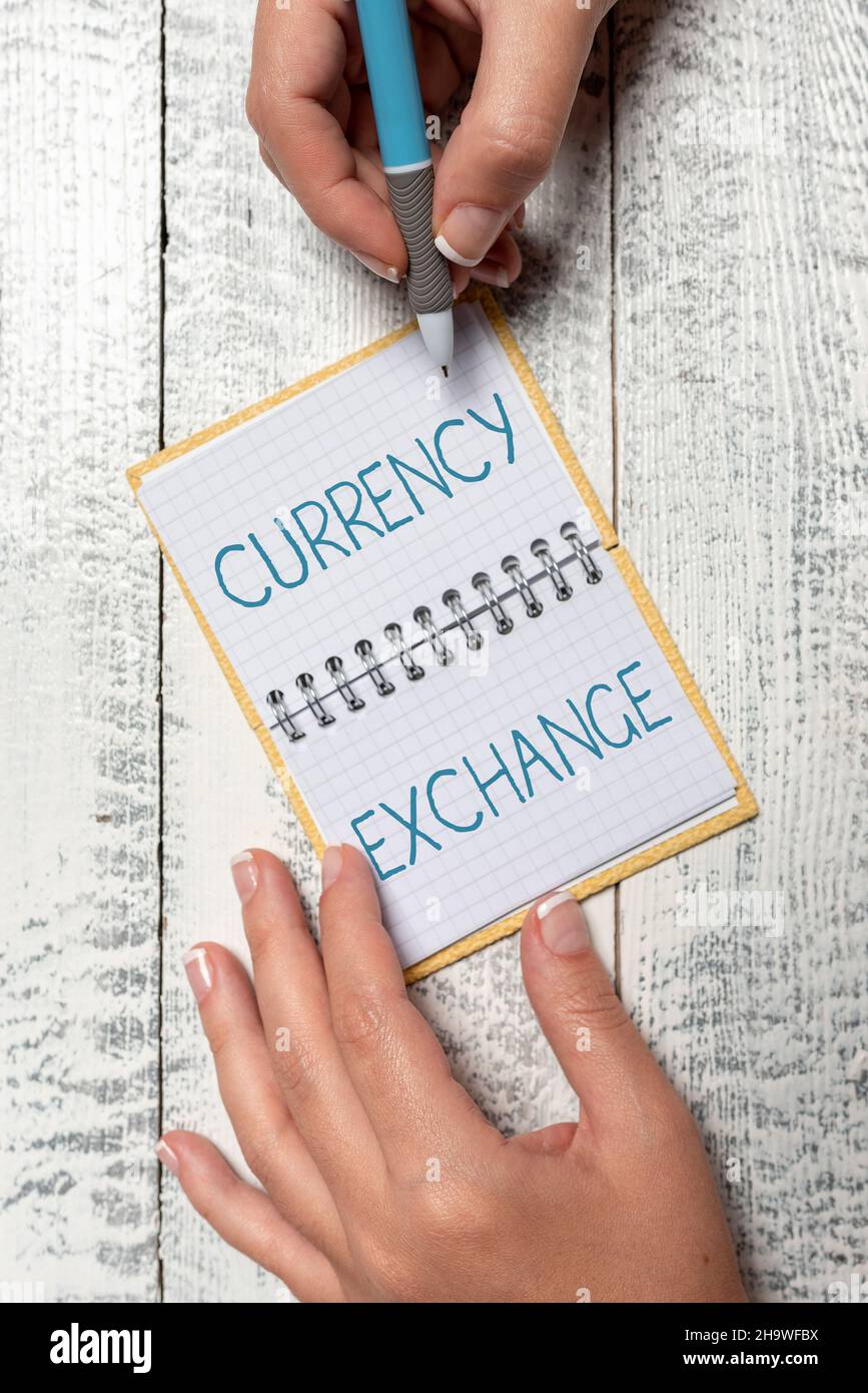 Konzeptionelle Anzeige Währungswechsel. Business Overview Prozess des Wechsels einer Währung in eine andere Forex Brainstorming Probleme und Lösungen Stockfoto