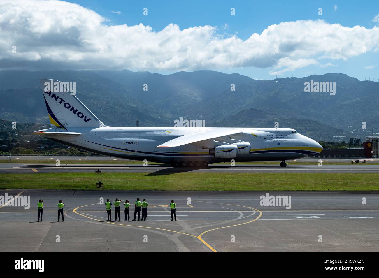 Internationales Frachtflugzeug am Flughafen San Jose in Costa Rica Stockfoto