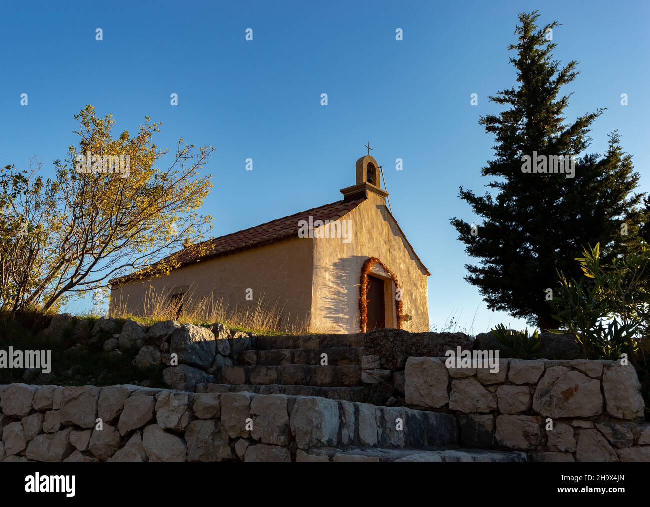 Kirche St. Ana über Cavtat Stadt in Süddalmatien, Kroatien Stockfoto