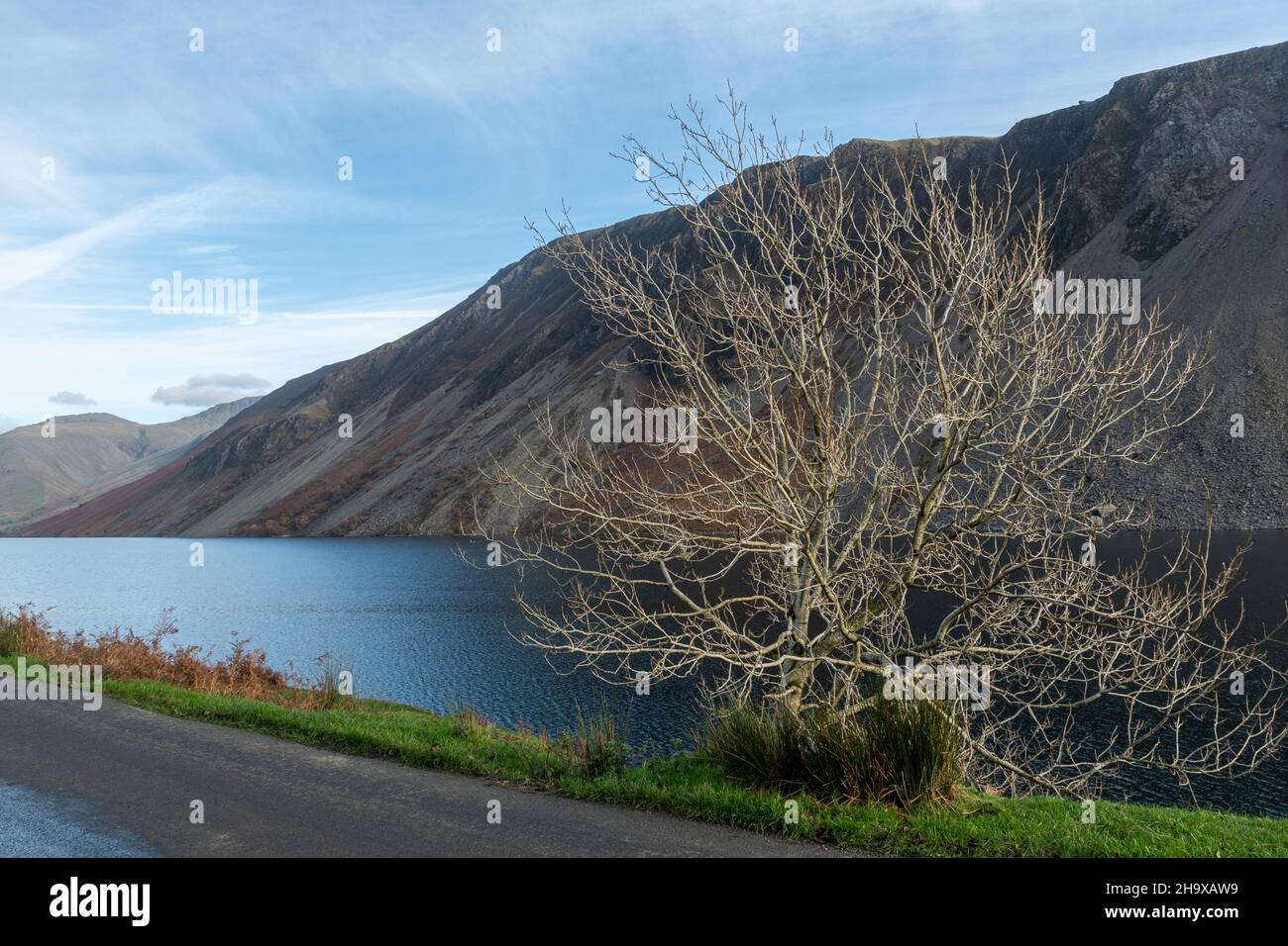 Blick auf den wunderschönen Wastwater See (Wastwater) im Lake District von Cumbria, England, Großbritannien, im Herbst oder November Stockfoto