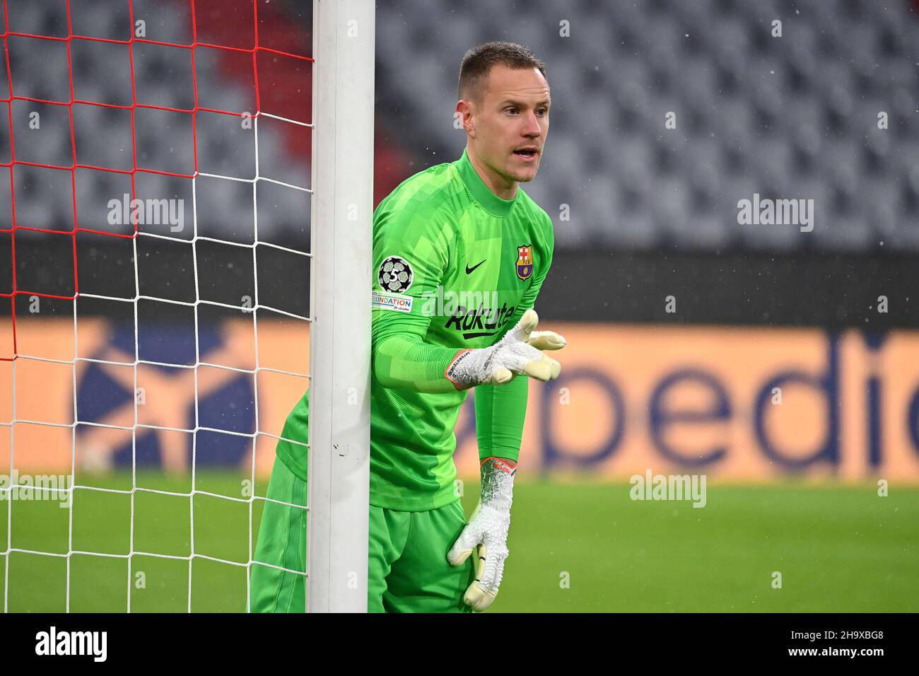 Marc Andre Ter STEGEN, goalwart (FC Barcelona), Geste, gibt Anweisungen, Aktion, Einzelbild, getrimmtes Einzelmotiv, Halbfigur, Halbfigur. Fußball Champions League Gruppe E/FC Bayern München - FC Barcelona 3-0 am 8th. Dezember 2021, ALLIANZAREN A. Stockfoto