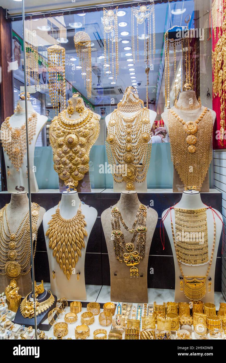 DUBAI, VAE - 19. JANUAR 2018: Juweliergeschäft im Deira Gold Souk in Dubai, VAE Stockfoto