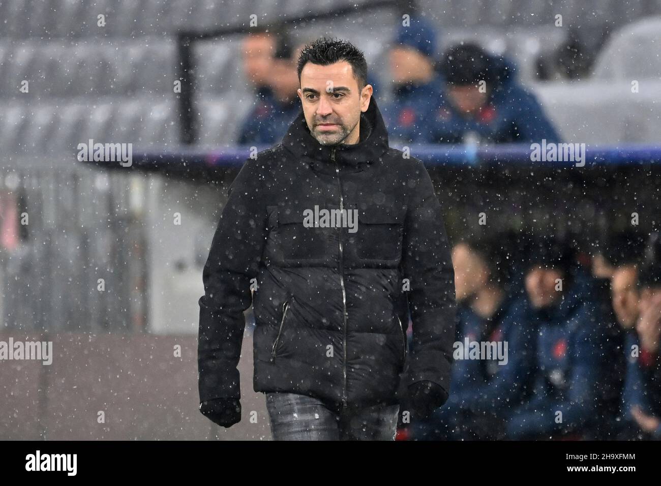 München, Deutschland. 08th. Dez, 2021. Trainer Xavi HERNANDEZ (FC Barcelona), Einzelbild, getrimmt Einzelmotiv, Halbfigur, Halbfigur. Soccer Champions League Group E/FC Bayern München - FC Barcelona 3-0 am 8th. Dezember 2021, ALLIANZAREN A. Quelle: dpa/Alamy Live News Stockfoto