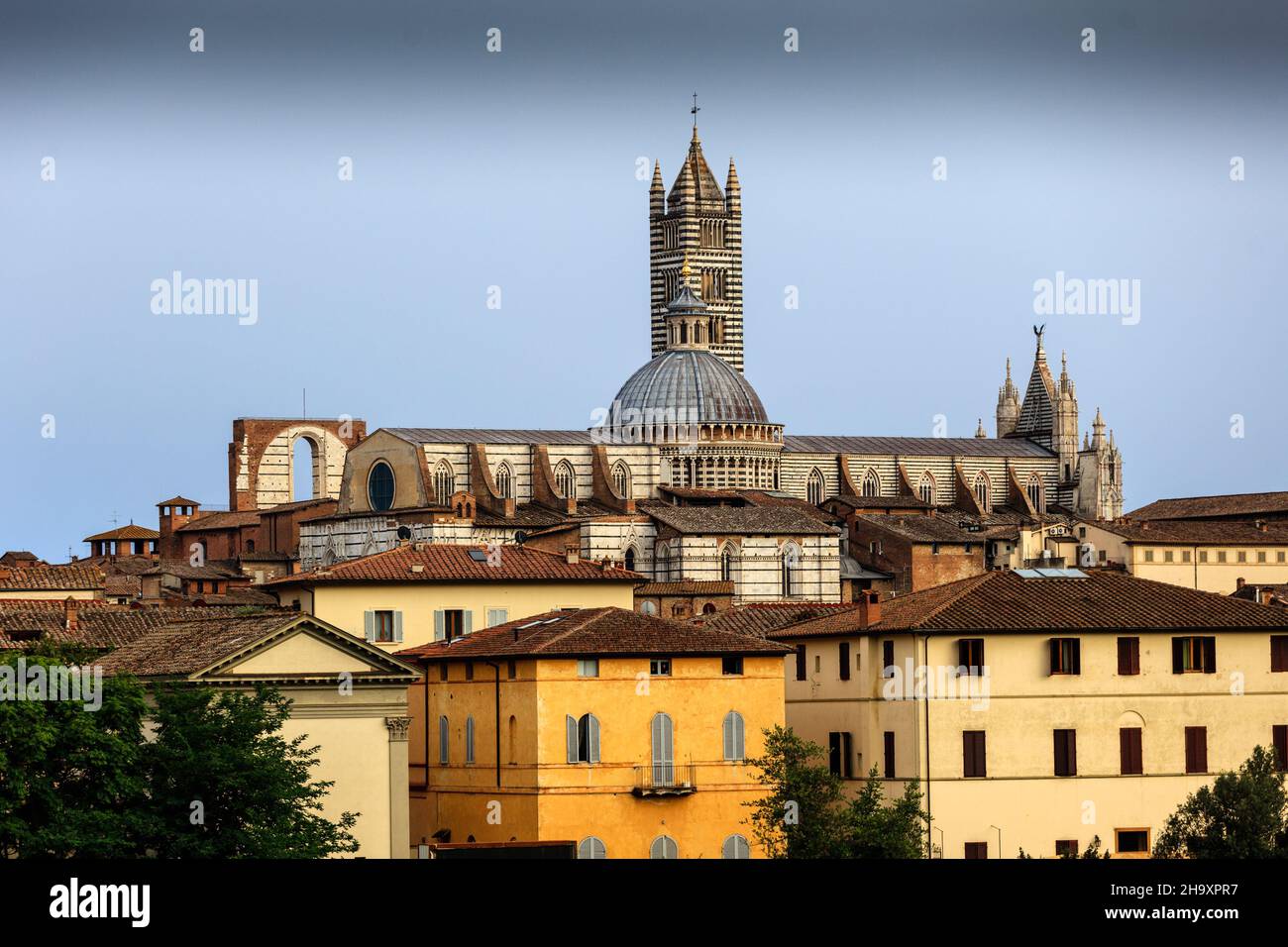 Die gotische und romanische Kathedrale von Siena, eine Stadt, die weltweit für das Pferderennen namens Palio bekannt ist. Toskana. Italien. Stockfoto