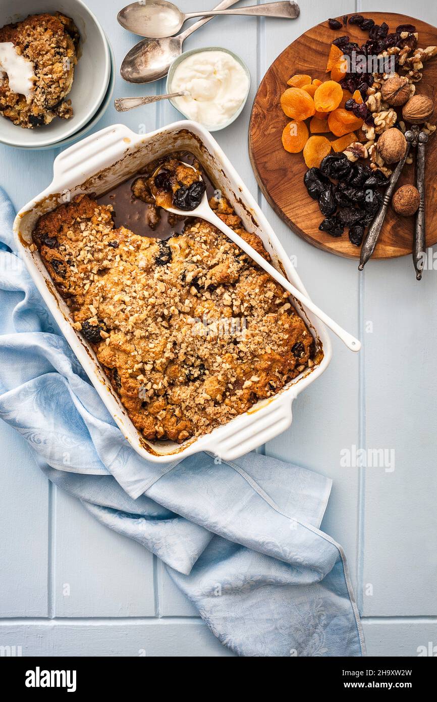 Selbst-säende Pudding mit getrockneten Früchten und Nüssen Stockfoto