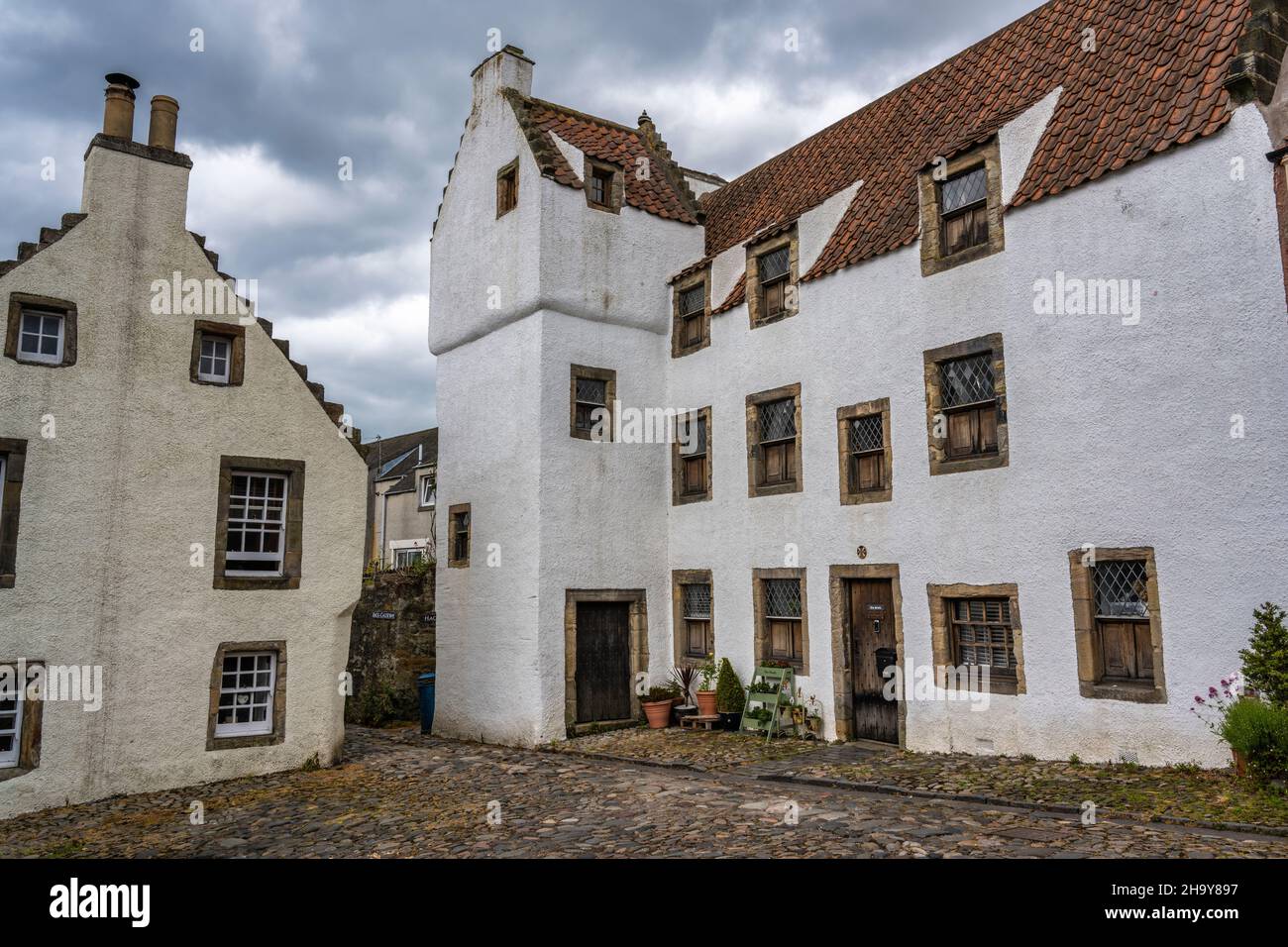 Die Studie über Tanhouse Brae im historischen Dorf Culross in Fife, Schottland, Großbritannien Stockfoto