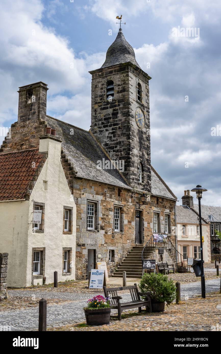 Culross Town House, ehemaliges Gerichtsgebäude und Gefängnis, im historischen Dorf Culross in Fife, Schottland, Großbritannien Stockfoto