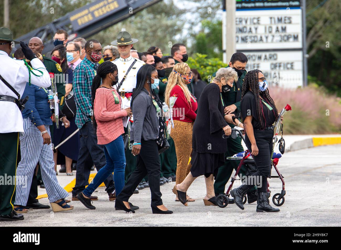 09. November 2021 – Sunrise, Florida, USA: Gedenkgottesdienst für Mitarbeiter des Broward Sheriff Office BSO, die an COVID-19 im Faith Center gestorben sind Stockfoto