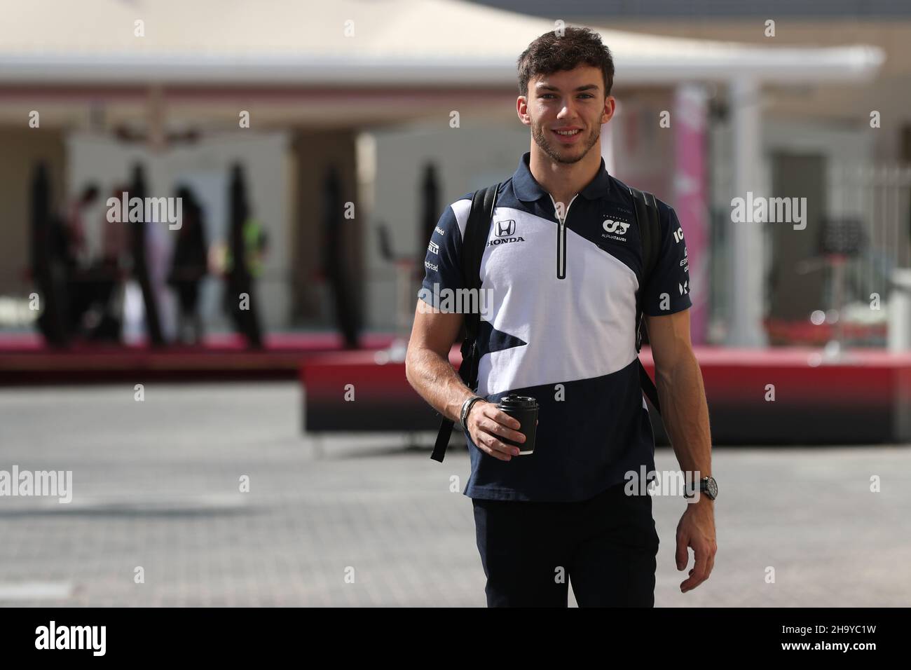 Abu Dhabi. 9th. Dezember 2021; Yas Marina Circuit, Abu Dhabi, Vereinigte Arabische Emirate: FIA Abu Dhabi F1 Grand Prix, Ankünfte und Inspektionstag: Scuderia AlphaTauri Honda, Pierre Gasly Credit: Action Plus Sports Images/Alamy Live News Stockfoto