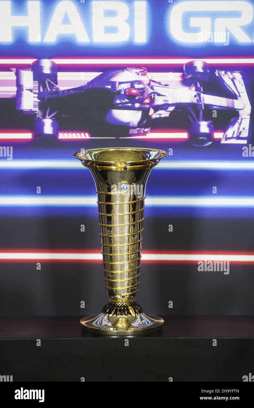 Yas Island, Vereinigte Arabische Emirate. 09th Dez 2021. F1 Championship Trophy, Donnerstag Pressekonferenz während des Formel 1 Etihad Airways Abu Dhabi Grand Prix 2021, 22th Runde der FIA Formel 1 Weltmeisterschaft 10 vom 12. Bis 2021. Dezember 2021 auf dem Yas Marina Circuit, in Yas Island, Abu Dhabi - Foto: Antonin Vincent/DPPI/LiveMedia Kredit: Independent Photo Agency/Alamy Live News Stockfoto