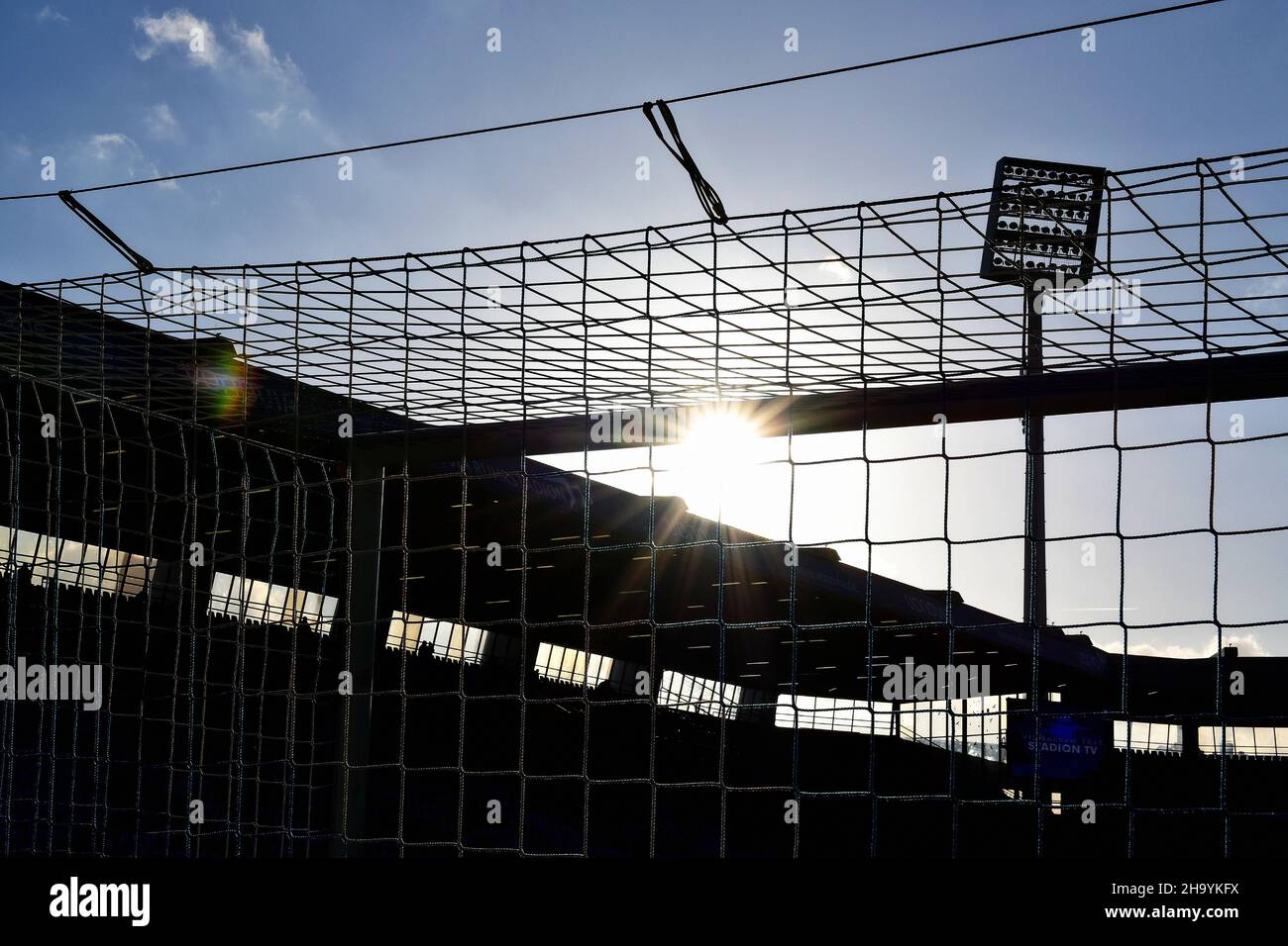 Bundesliga, Vonovia Ruhrstadion Bochum, VfL Bochum vs SC Freiburg; Tornetz und Flutlichtstange des Ruhrstadions Stockfoto