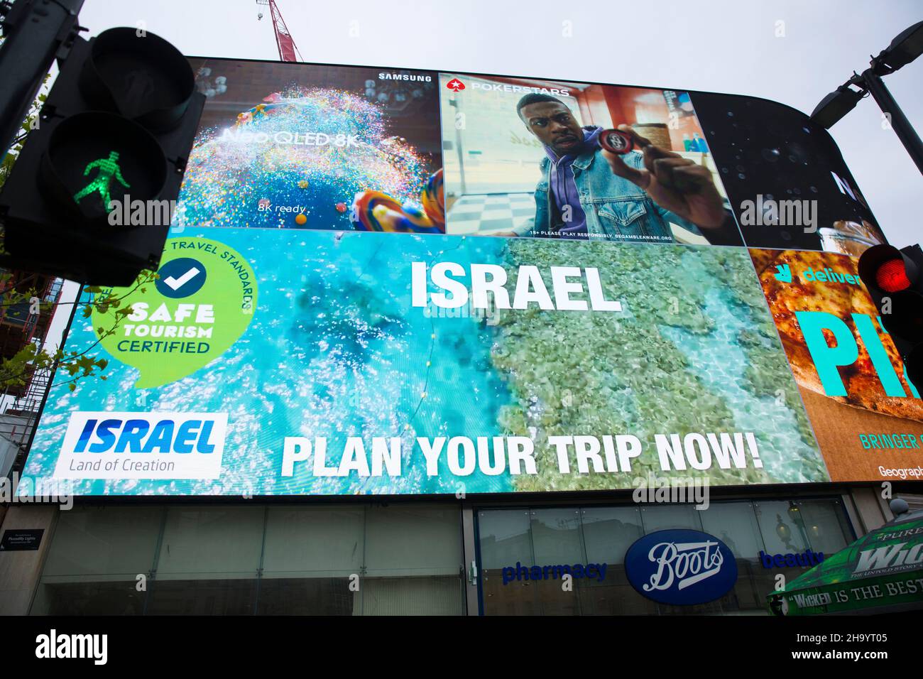 Eine Werbung für den israelischen Tourismus ist auf einer großen elektrischen Tafel im Piccadilly Circus, London, zu sehen. Stockfoto