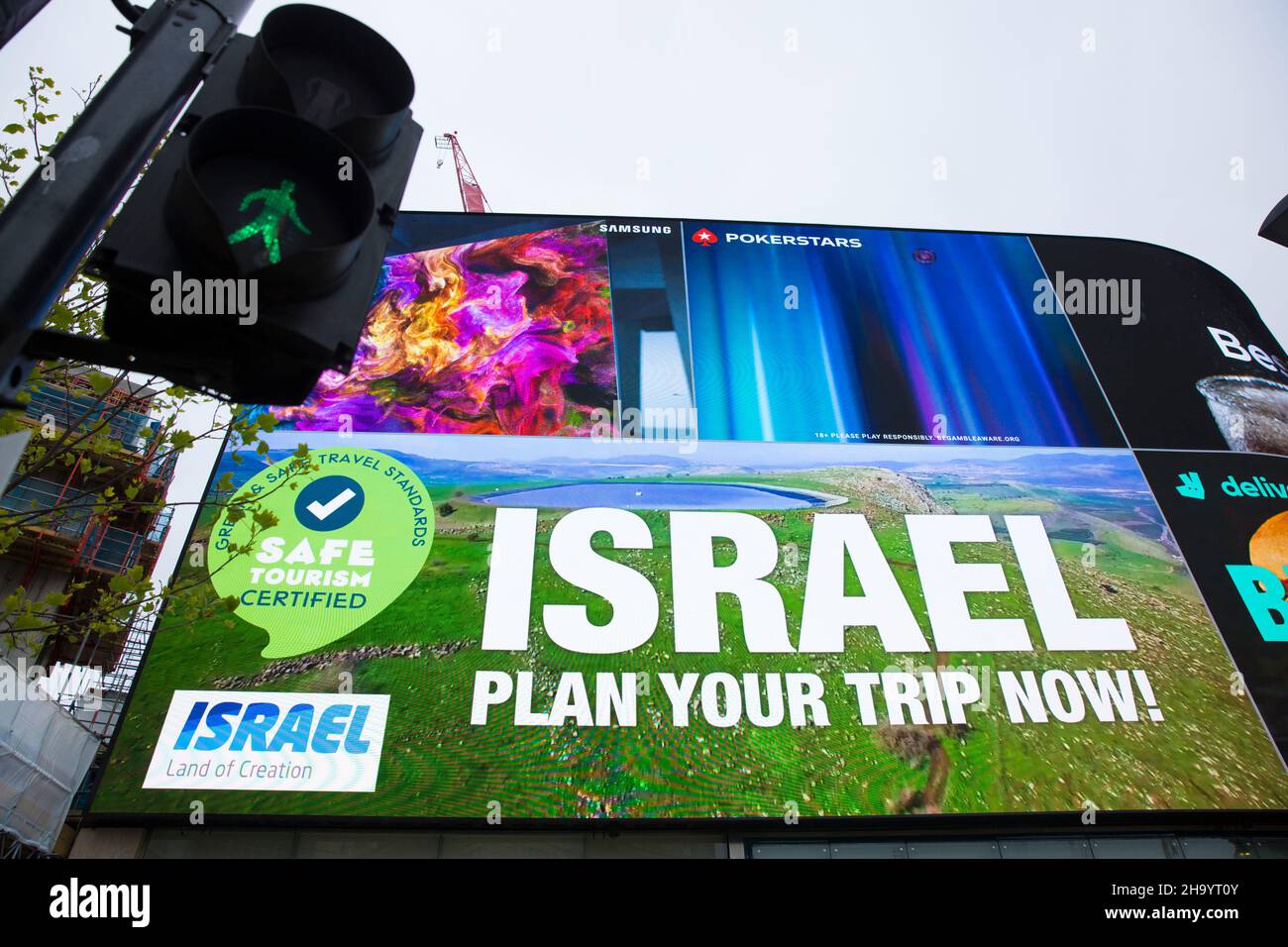 Eine Werbung für den israelischen Tourismus ist auf einer großen elektrischen Tafel im Piccadilly Circus, London, zu sehen. Stockfoto