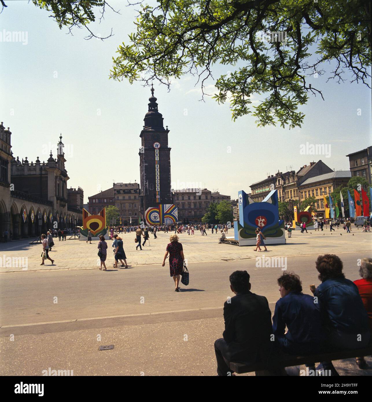 Kraków 06,1987. Dekoracje na Rynku G³ównym z okazji obchodów dni Krakowa. uu PAP/Jerzy Ochoñski Dok³adny dzieñ wydarzenia nieustalony. Krakau Juni 1987. Dekorationen auf dem Hauptmarkt anlässlich der Krakauer Tage. uu PAP/Jerzy Ochonski Termin unbekannt. Stockfoto