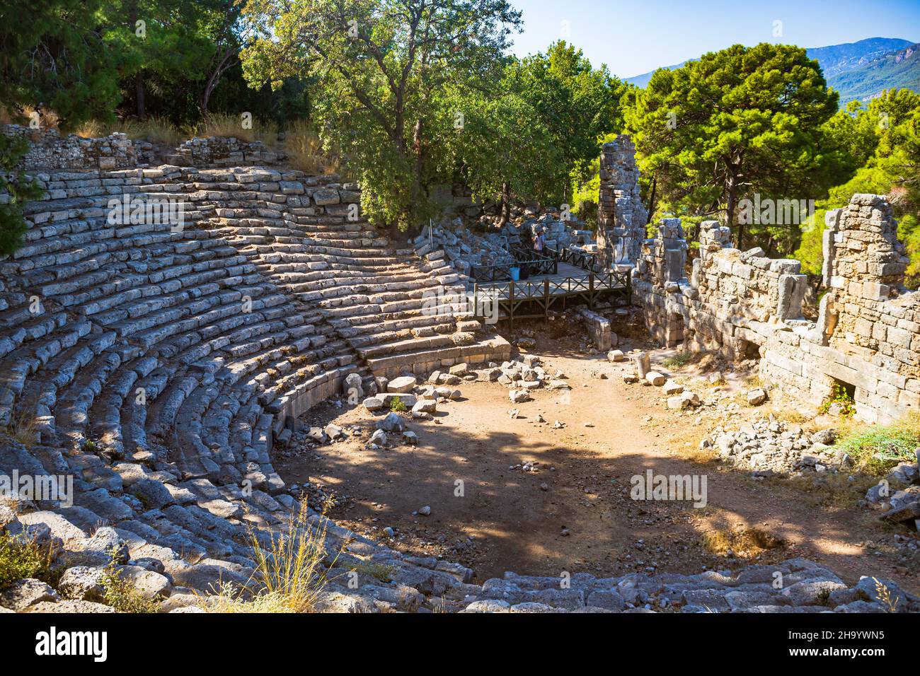 PHASELIS, TÜRKEI - CIRCA OKTOBER 2021: Phaselis, die antike Stadtruine in der Nähe von Kemer, Antalya, Türkei. Stockfoto