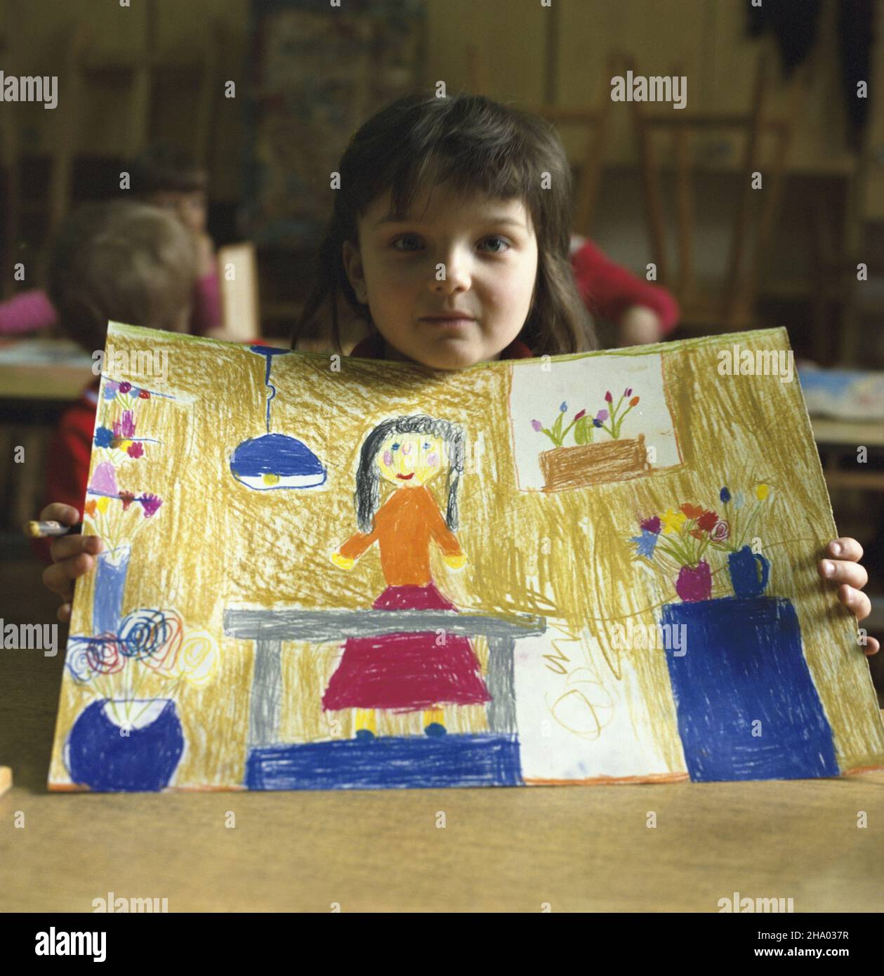 Warszawa 05,1987. Pracownia plastyczna w Pa³acu M³odzie¿y - placówce wychowania pozaszkolnego przy placu Defilad 1 w Pa³acu Kultury i Nauki w Warszawie. ka PAP/Maciej Musia³ Dok³adny dzieñ wydarzenia nieustalony. Warschau, Mai 1987. Ein Kunstworkshop im Jugendpalast, ein nachschulisches Bildungszentrum im Palast der Kultur und Wissenschaft in Warschau. ka PAP/Maciej Musial Veranstaltungstag unbekannt Stockfoto