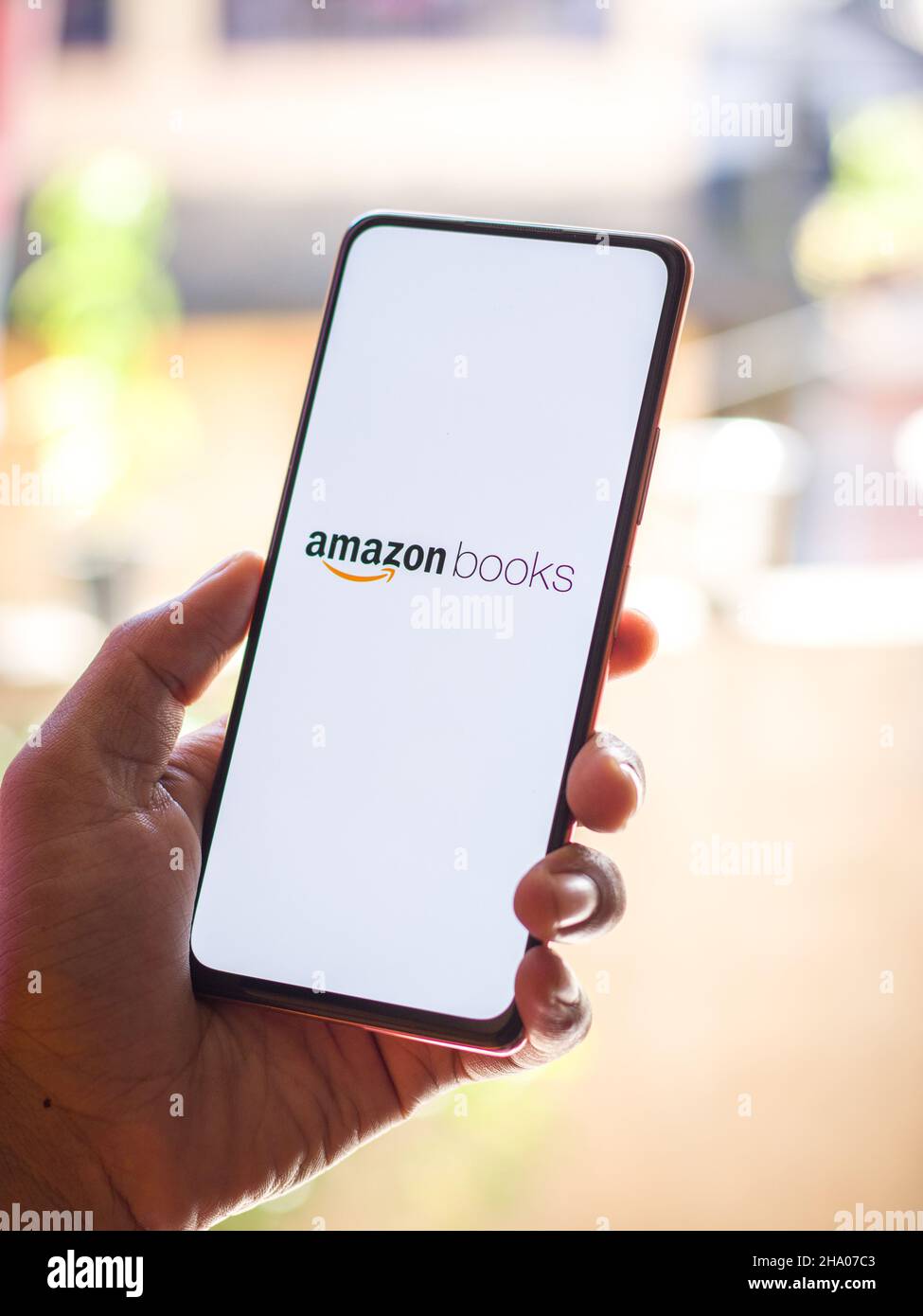 West Bangal, Indien - 05. Dezember 2021 : Amazon Books Logo auf Telefonbildschirm Stock image. Stockfoto