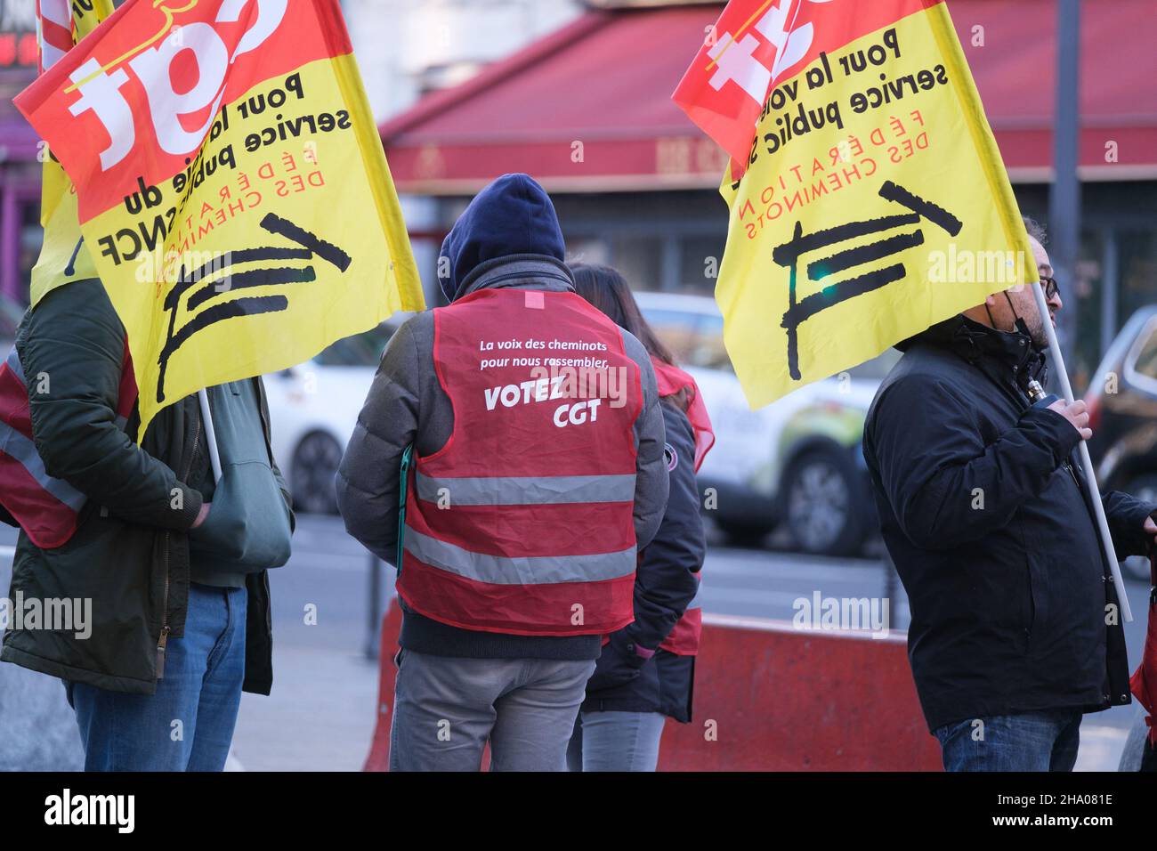 Streik der Fahrer des RER B, der von der CGT Cheminots de Paris Nord am 9. Dezember 2021 am Gare du Nord in Paris, Frankreich, gerufen wurde. Der Verkehr wird auf der gesamten Linie der RER B unterbrochen. Die Streikenden werden mobilisiert, um die Verschlechterung ihrer Arbeitsbedingungen anzuprangern. Foto von Pierrick Villette/ABACAPRESS.COM Stockfoto